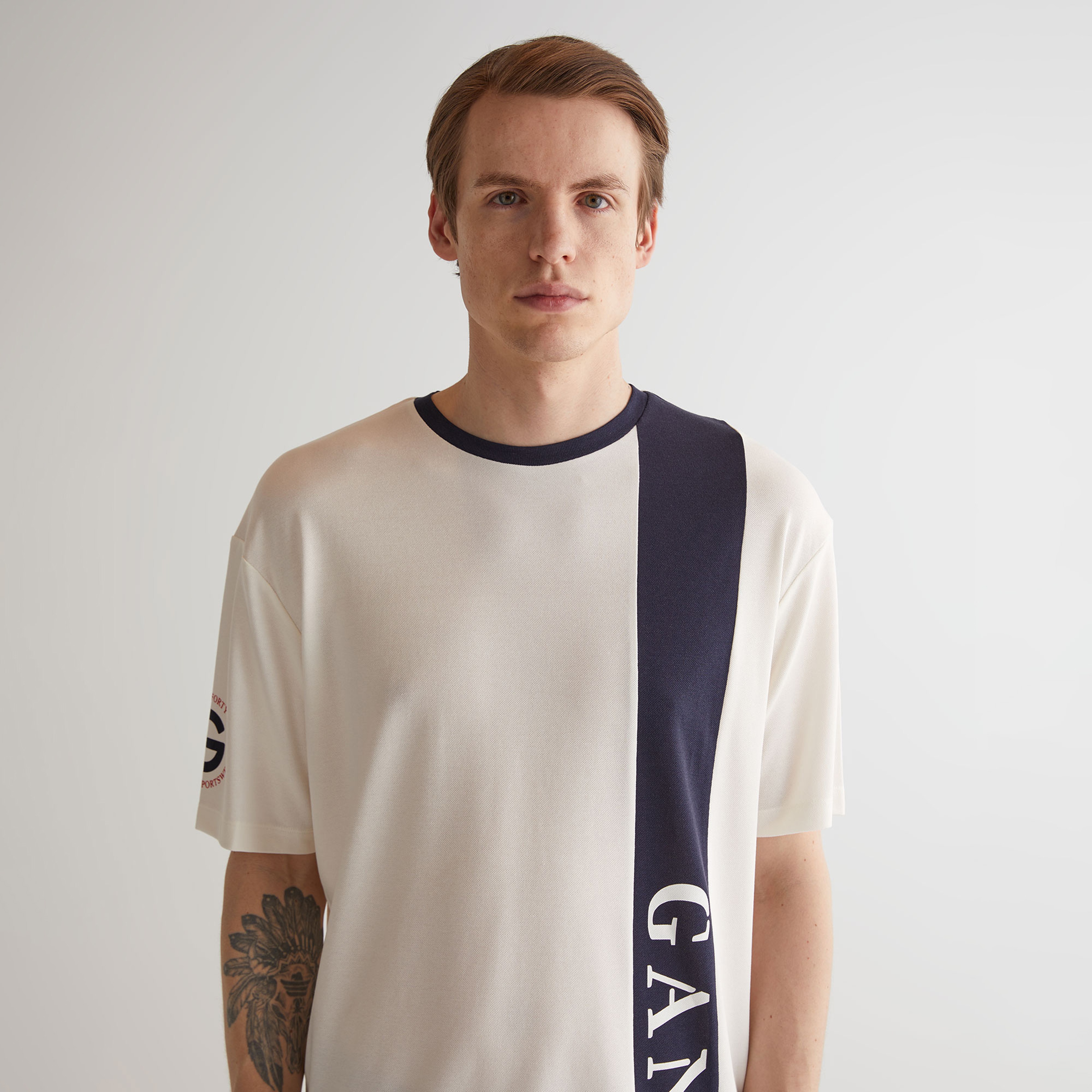 GANT Erkek Krem Oversize Fit Bisiklet Yaka Logolu T-shirt