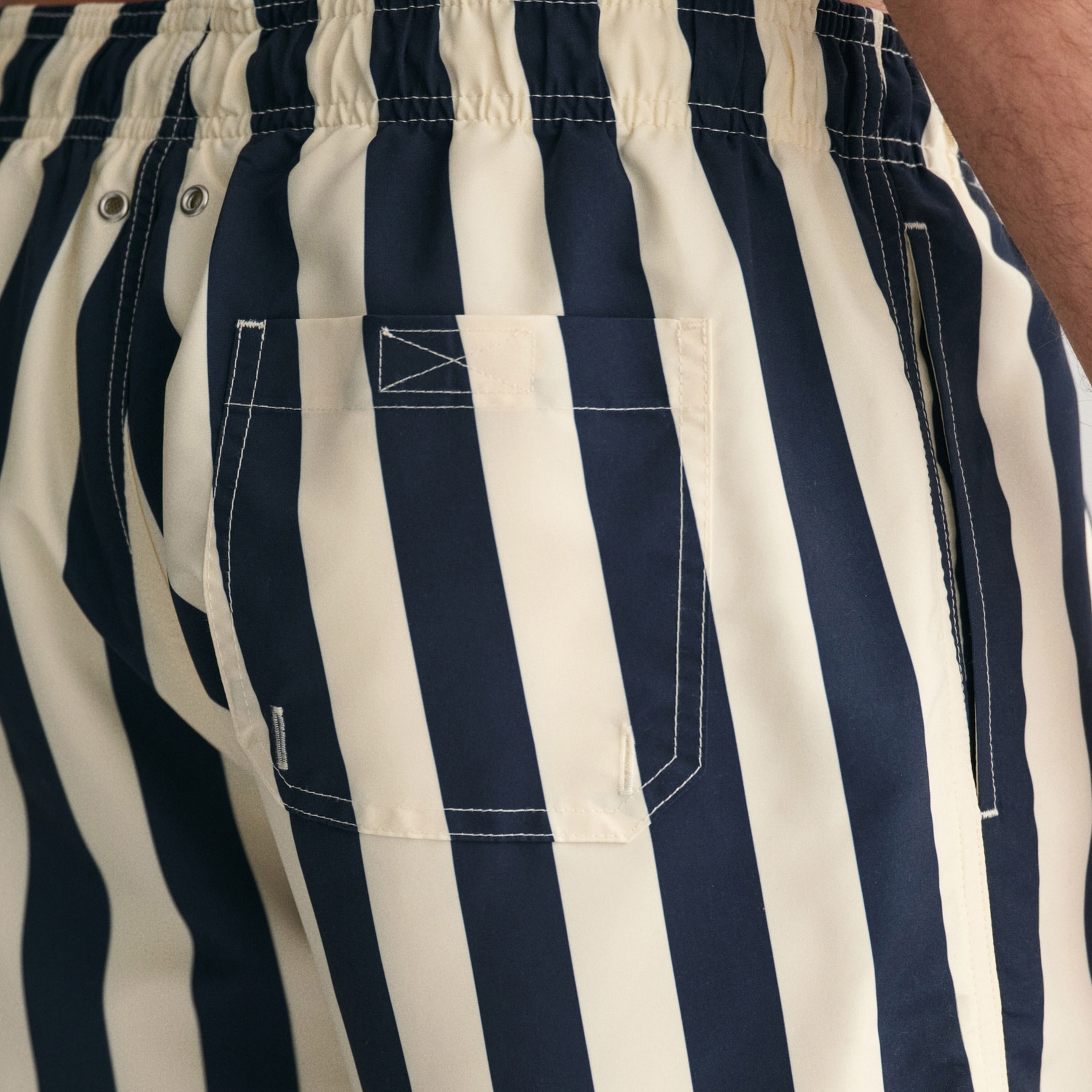 GANT Erkek Lacivert Regular Fit Çizgili Deniz Şortu