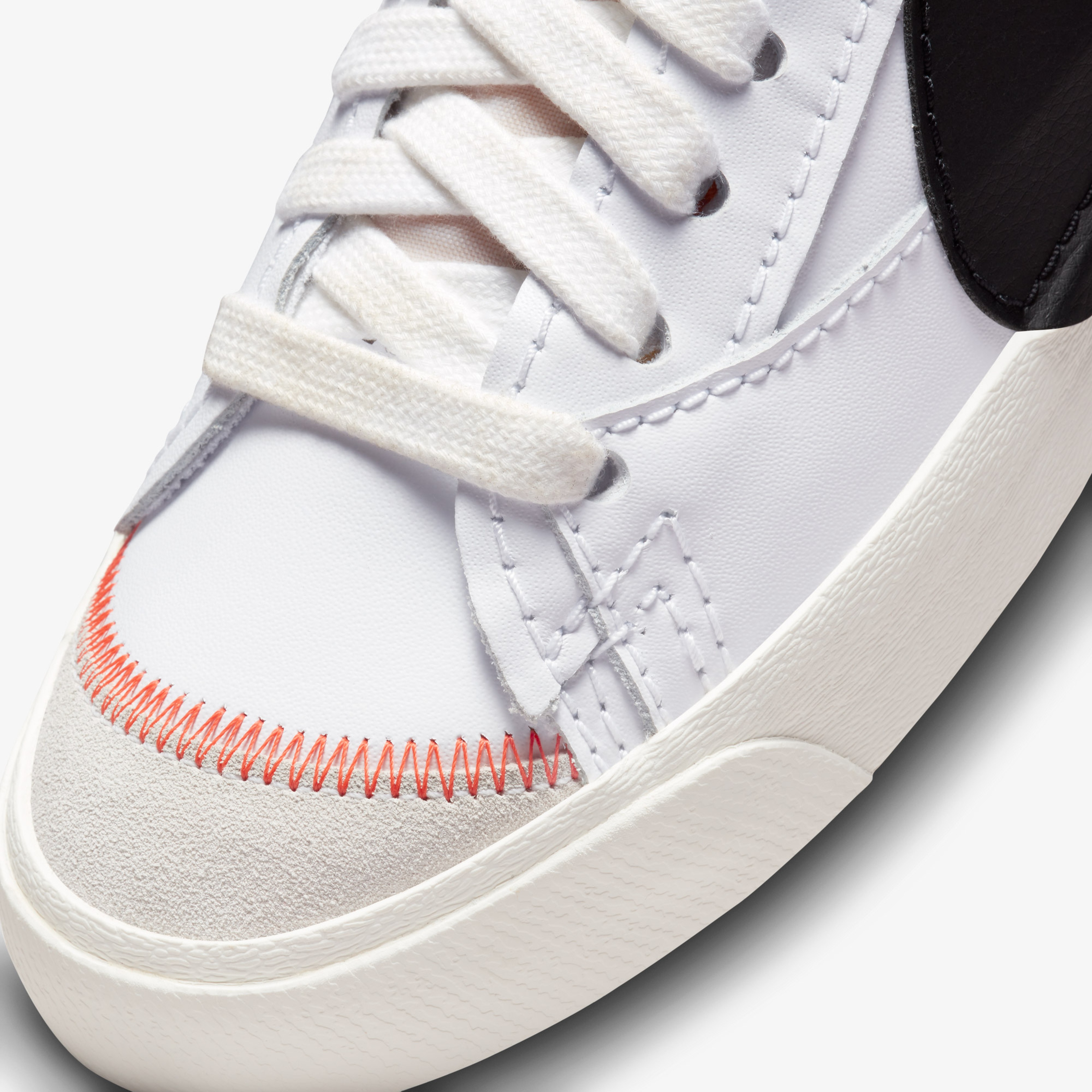 Nike Blazer '77 Jumbo Kadın Beyaz Spor Ayakkabı