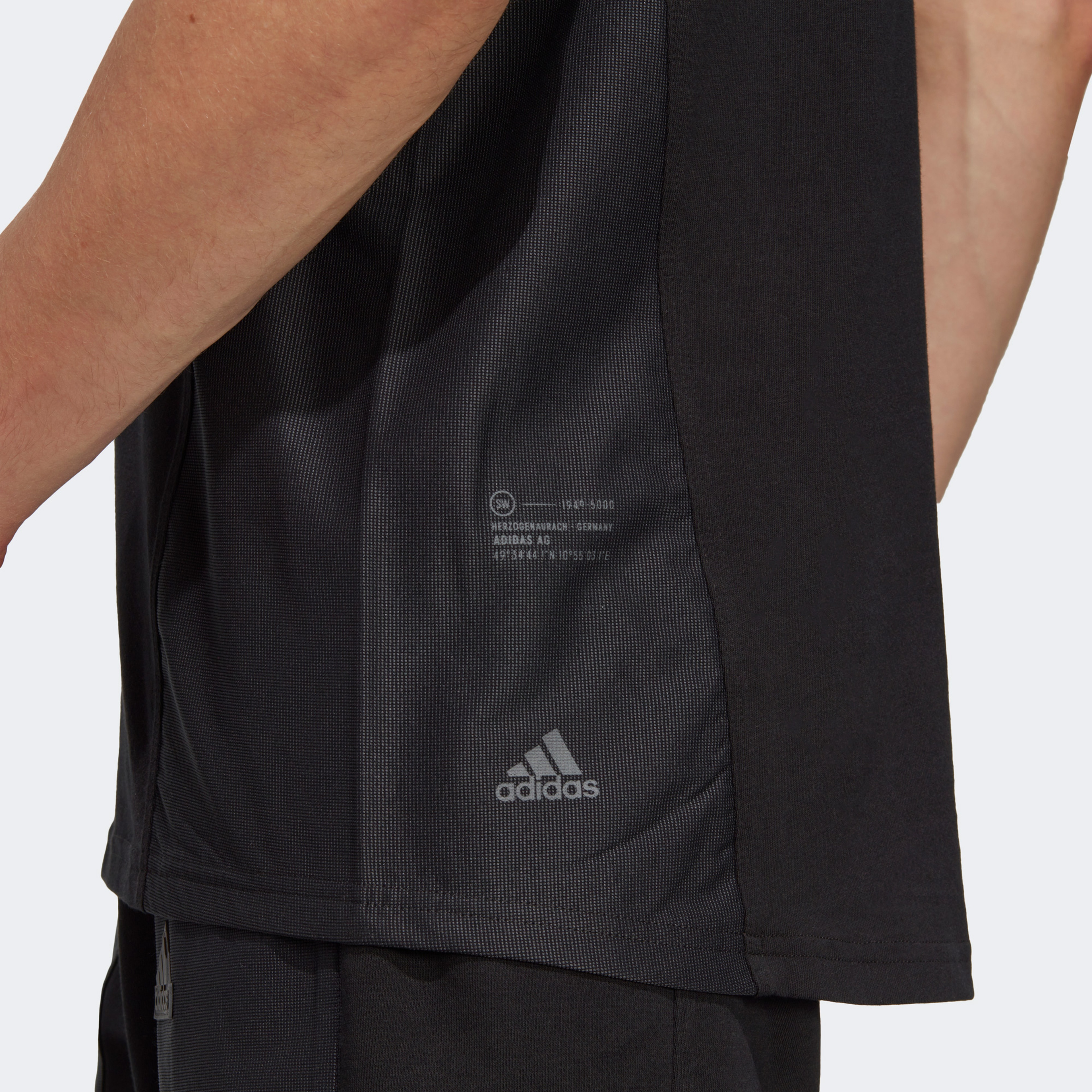 adidas City Escape Erkek Siyah T-Shirt