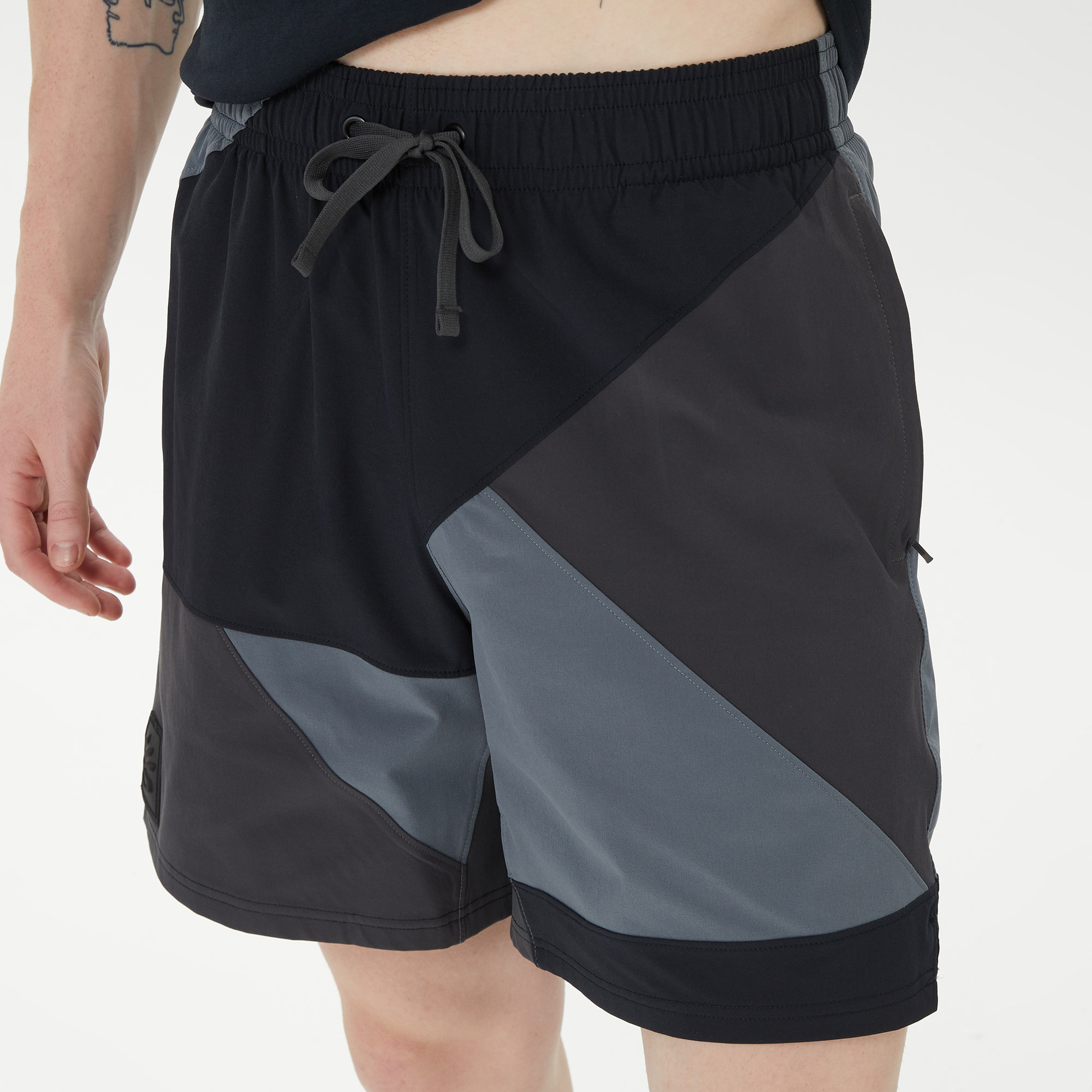 Under Armour Curry Woven 7 Erkek Gri Şort