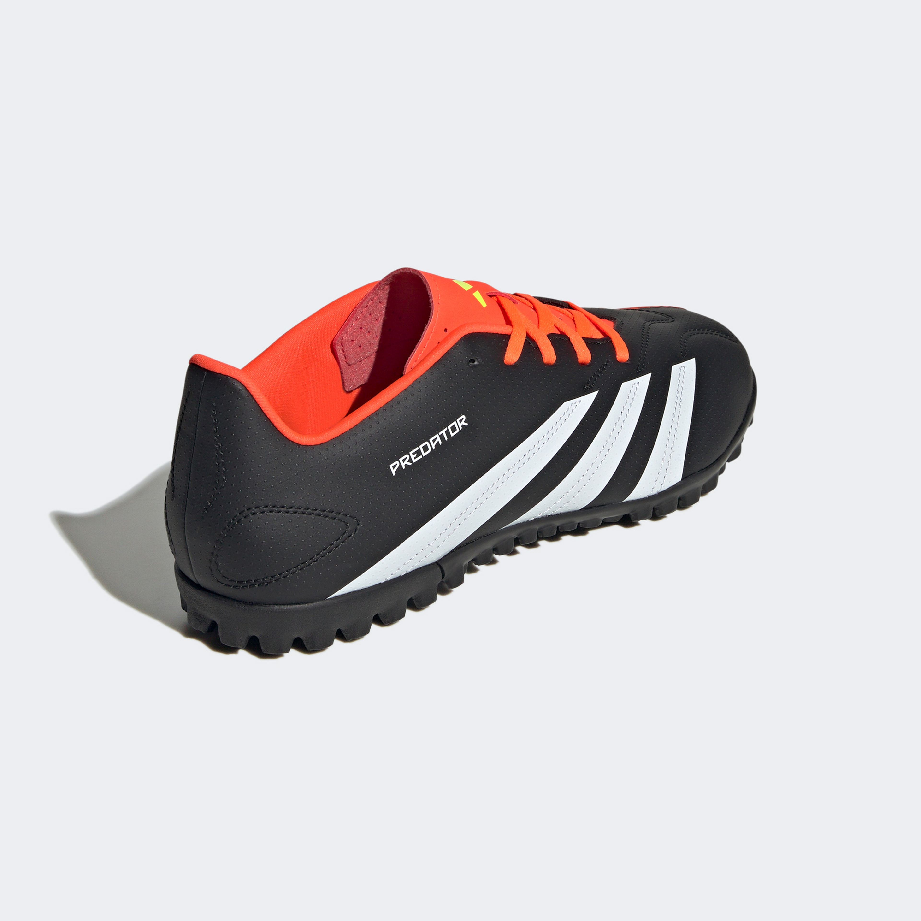 adidas Predator 24 Club Erkek Siyah Halı Saha Kramponu