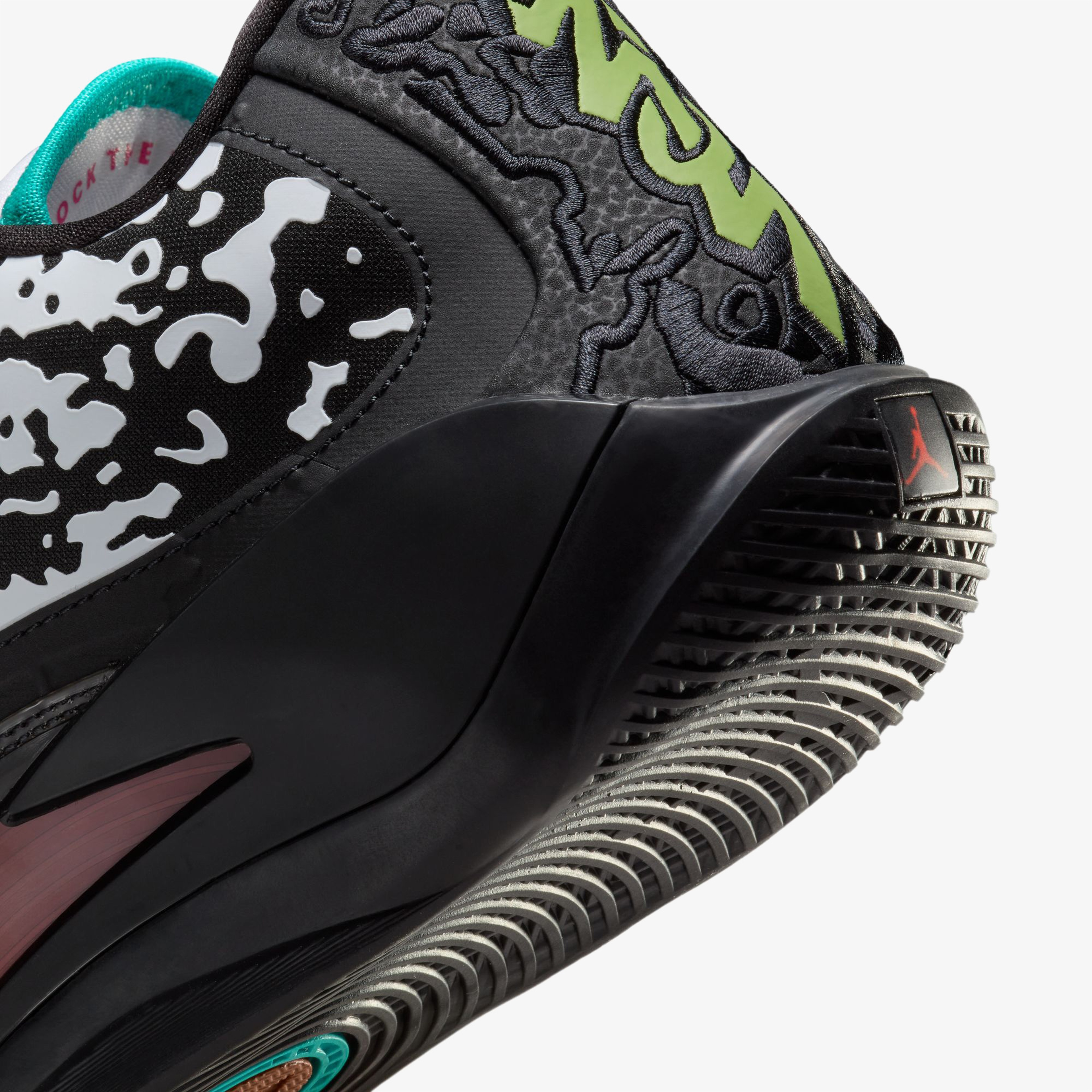 Nike Zion 3 Erkek Siyah Basketbol Ayakkabısı