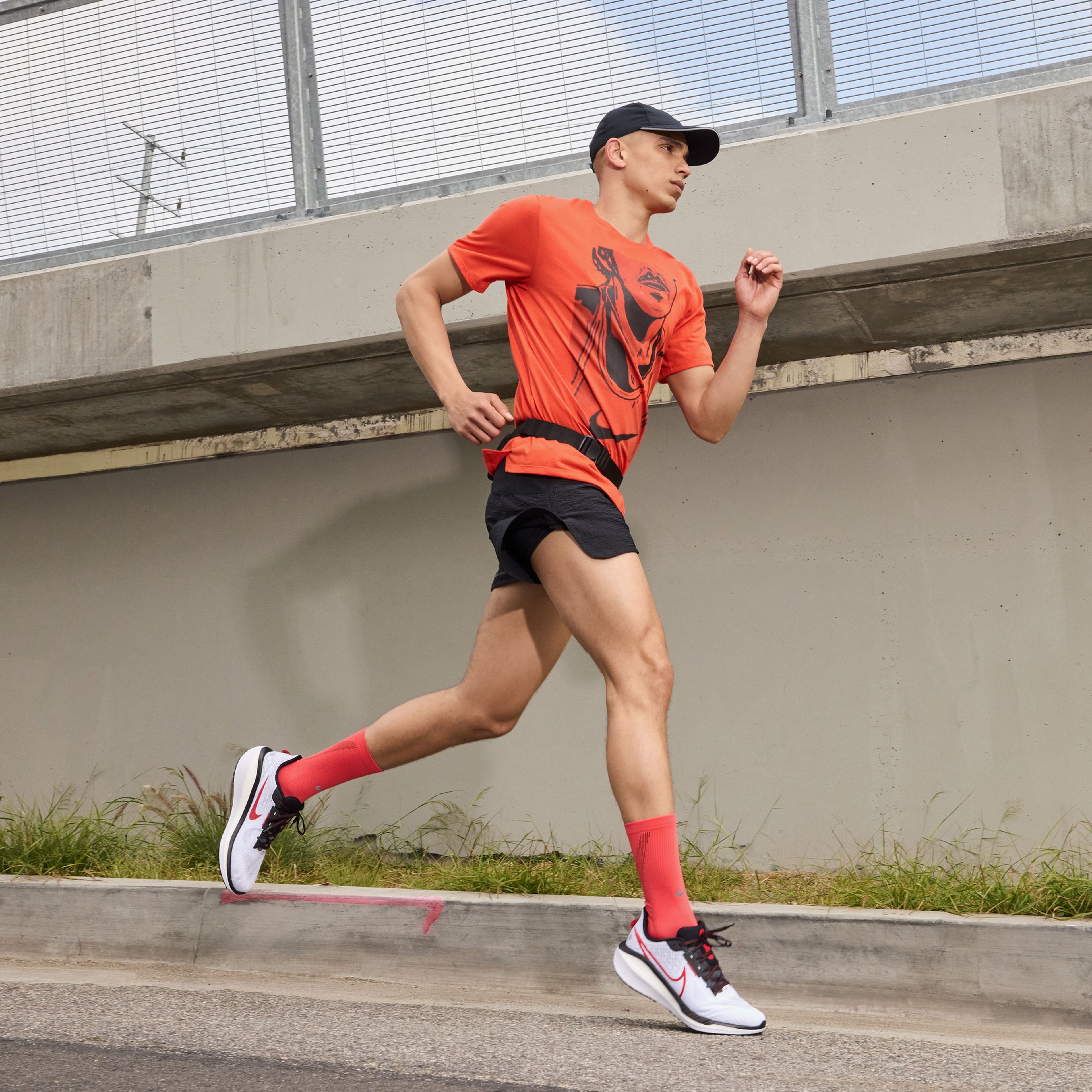 Nike Vomero 17 Erkek Beyaz Koşu Ayakkabısı