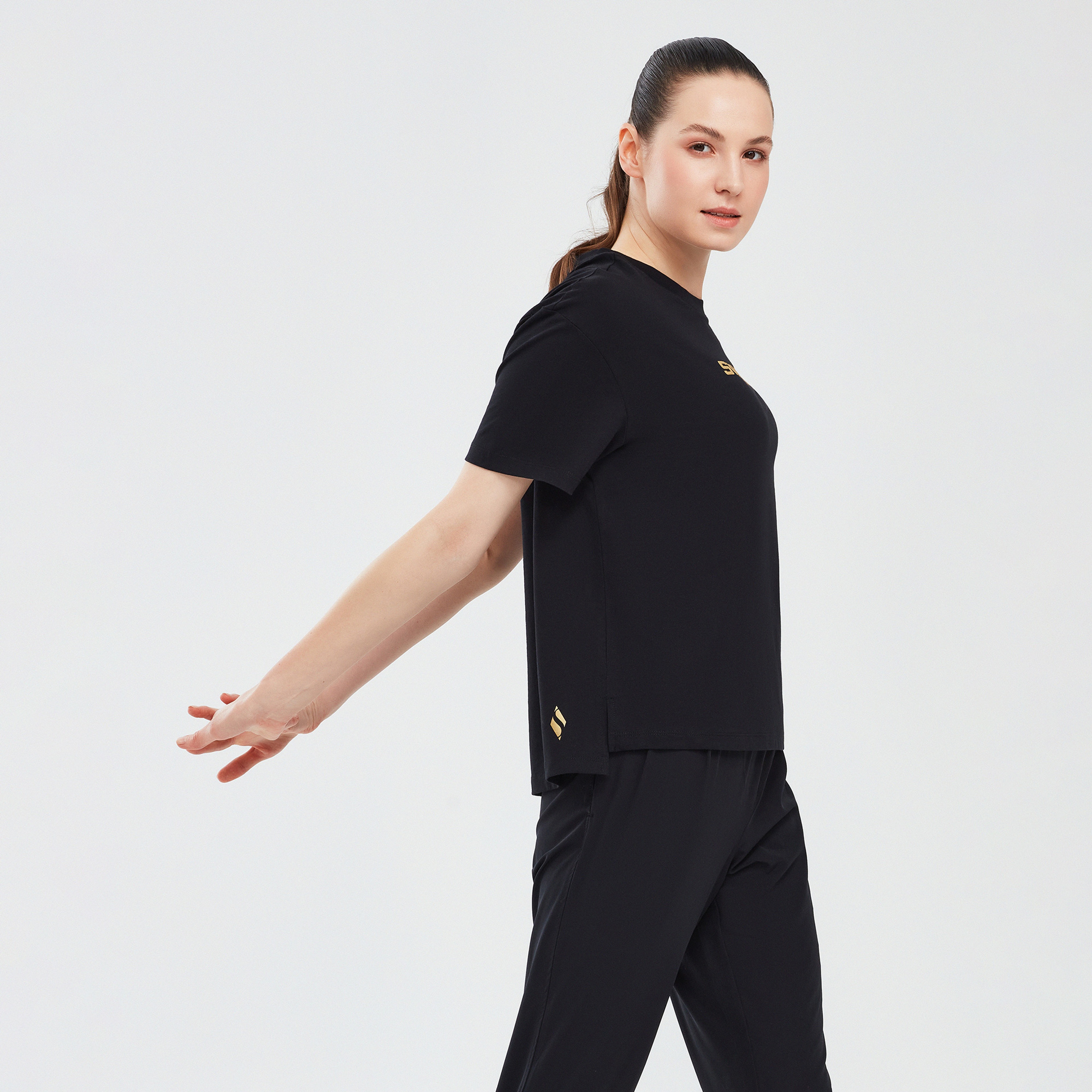 Skechers Graphic Kadın Siyah Günlük T-Shirt