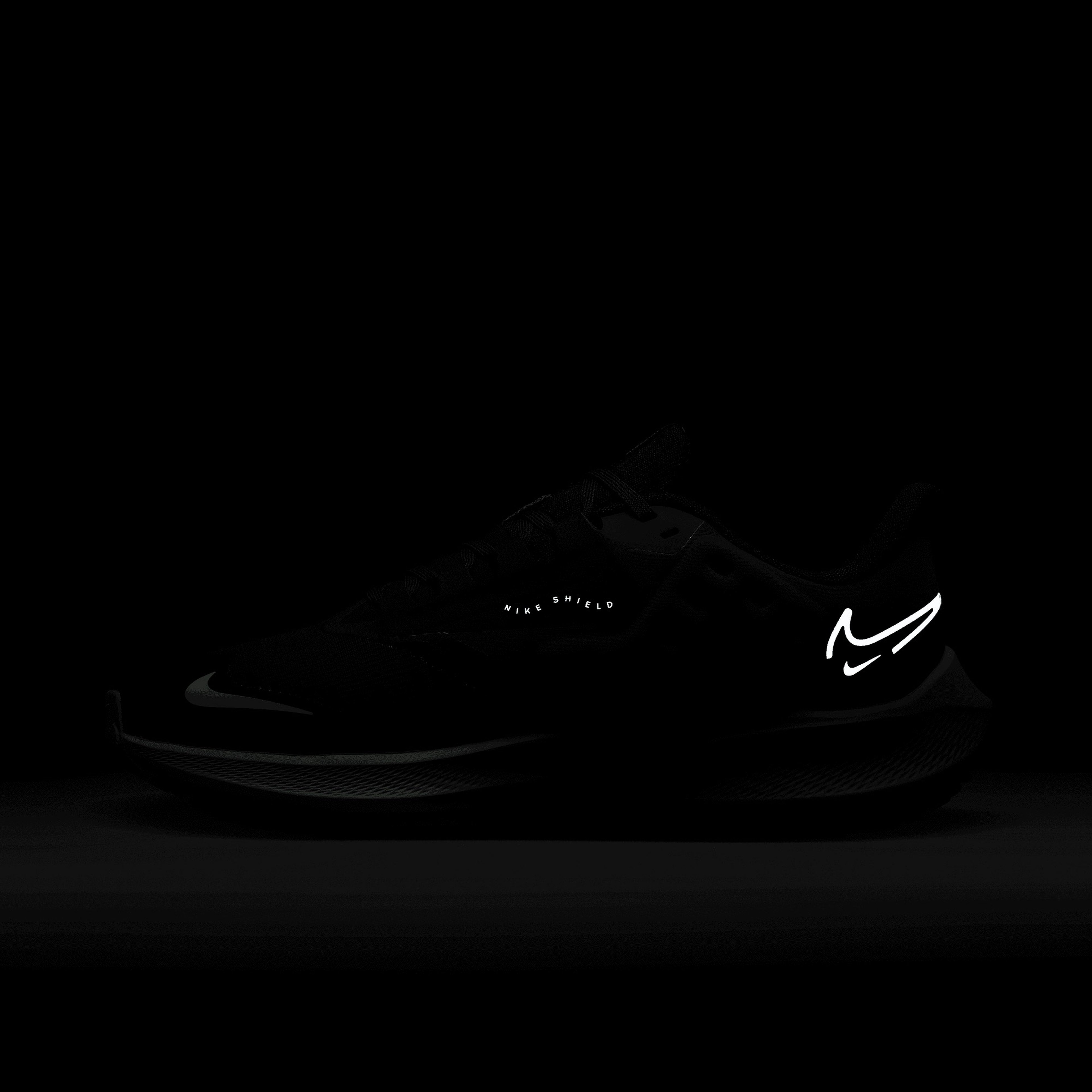 Nike Air Zoom Pegasus 39 Shield Kadın Siyah Koşu Ayakkabısı
