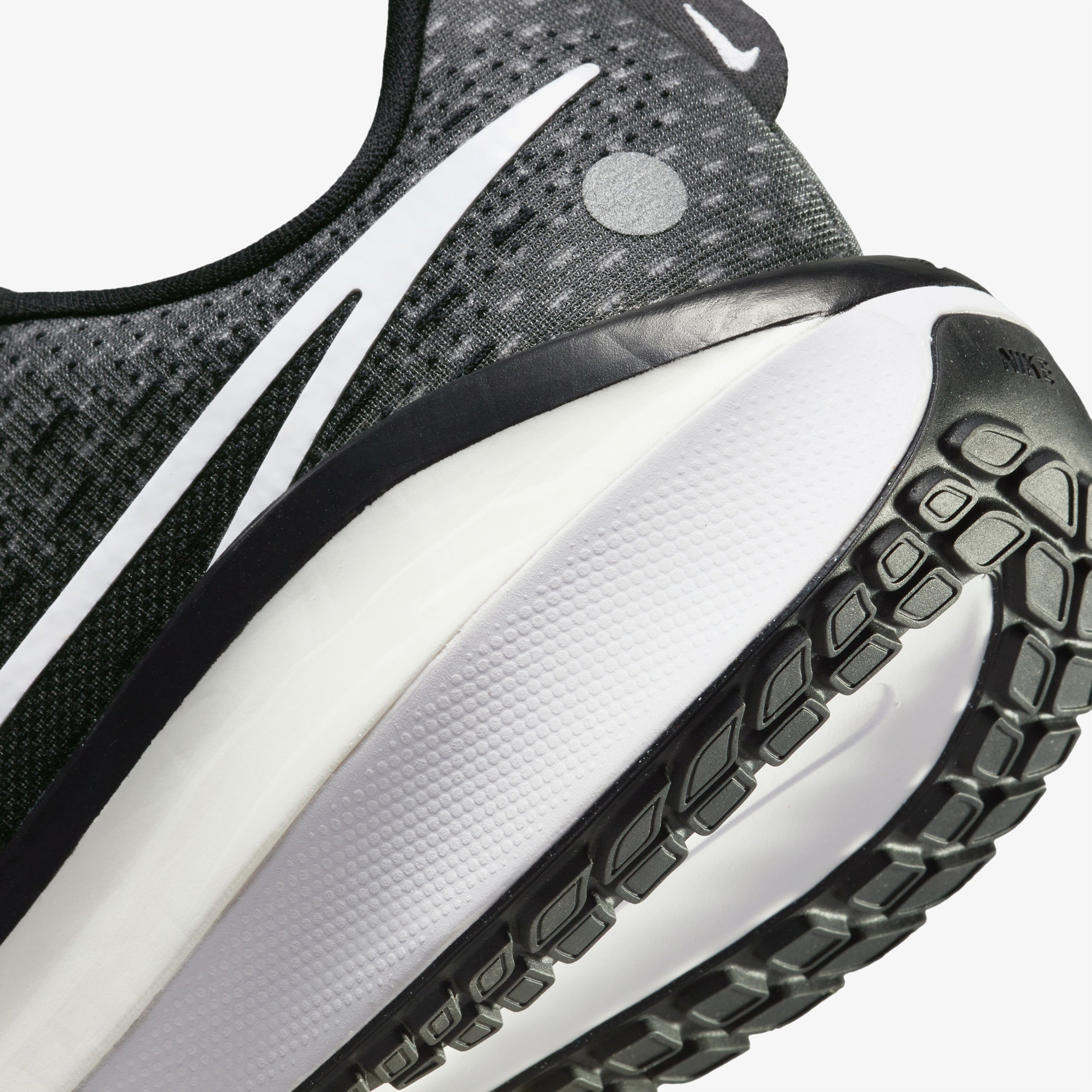 Nike Vomero 17 Erkek Siyah Koşu Ayakkabısı