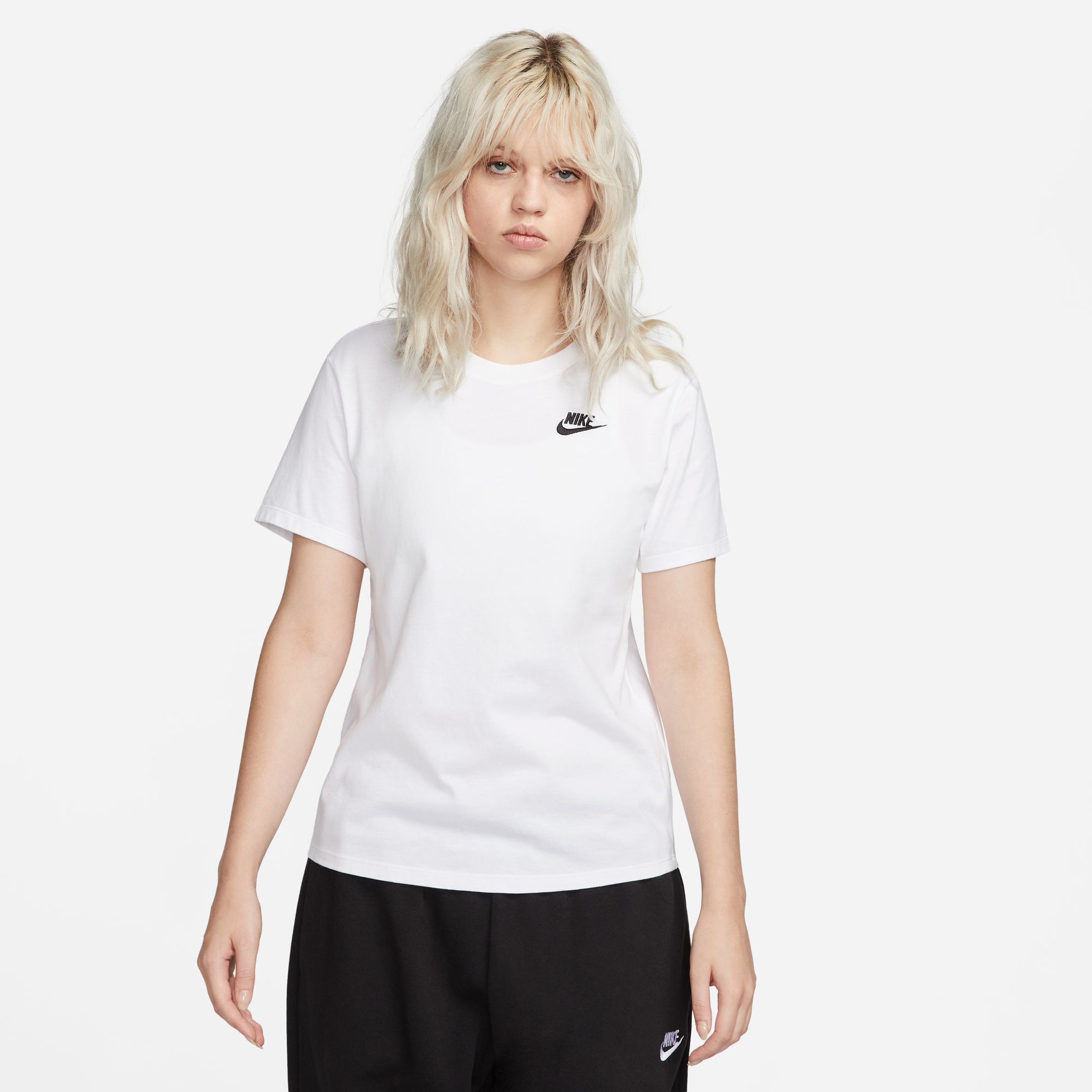 Nike Sportswear Essential Club Kadın Beyaz T-Shirt