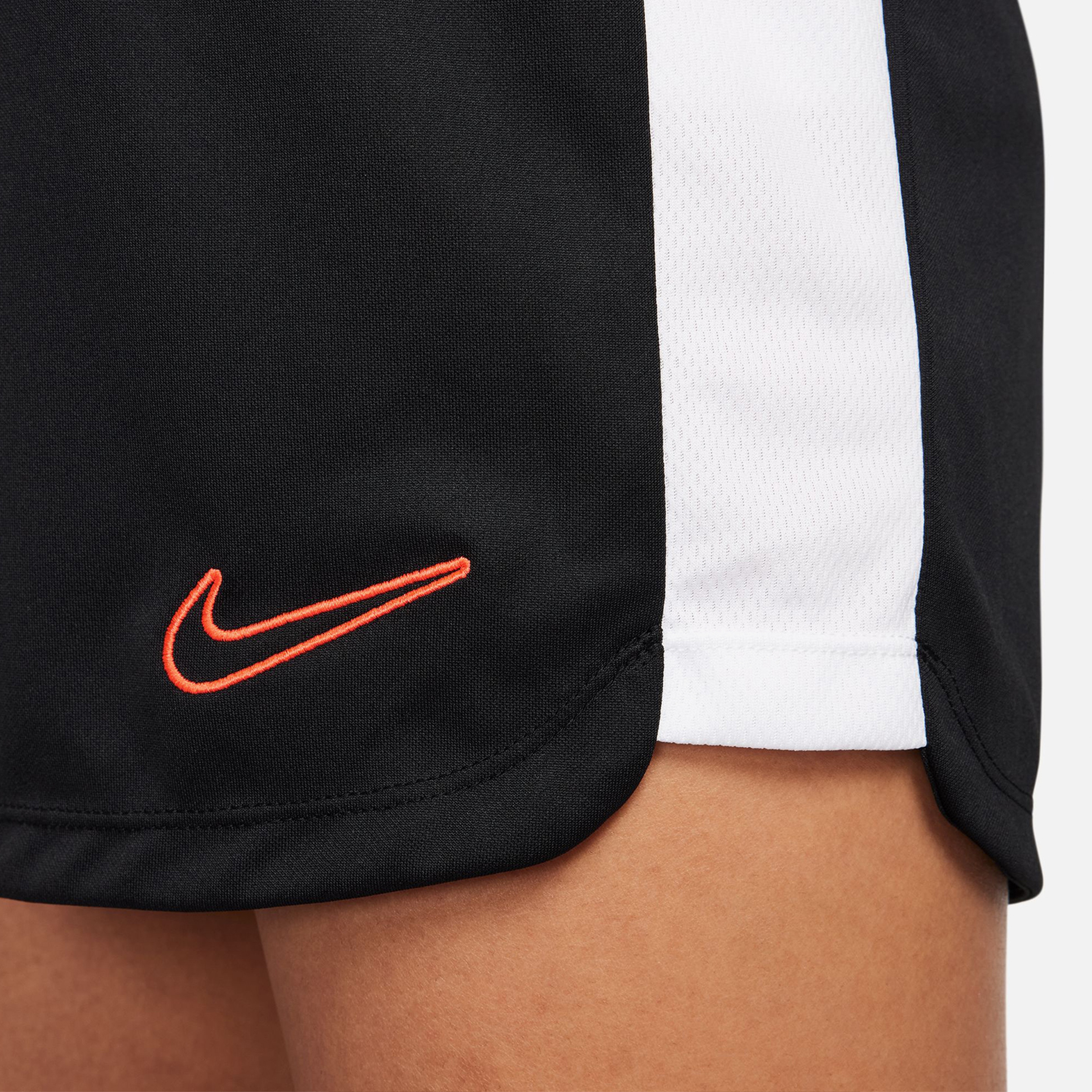 Nike Dri-Fit Academy 23 Kadın Siyah Futbol Şortu