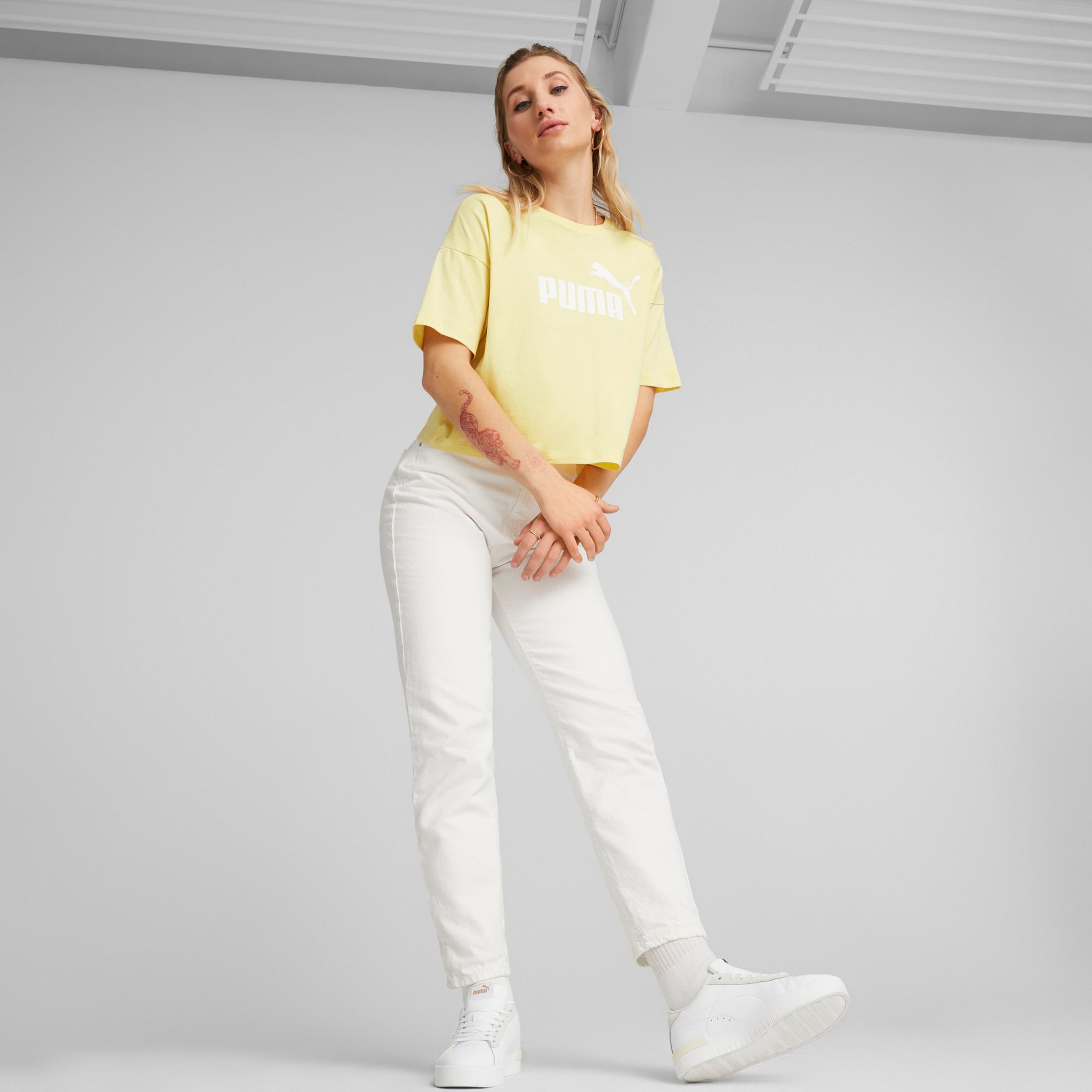 Puma Ess Cropped Logo Light Straw Kadın Sarı Günlük T-Shirt