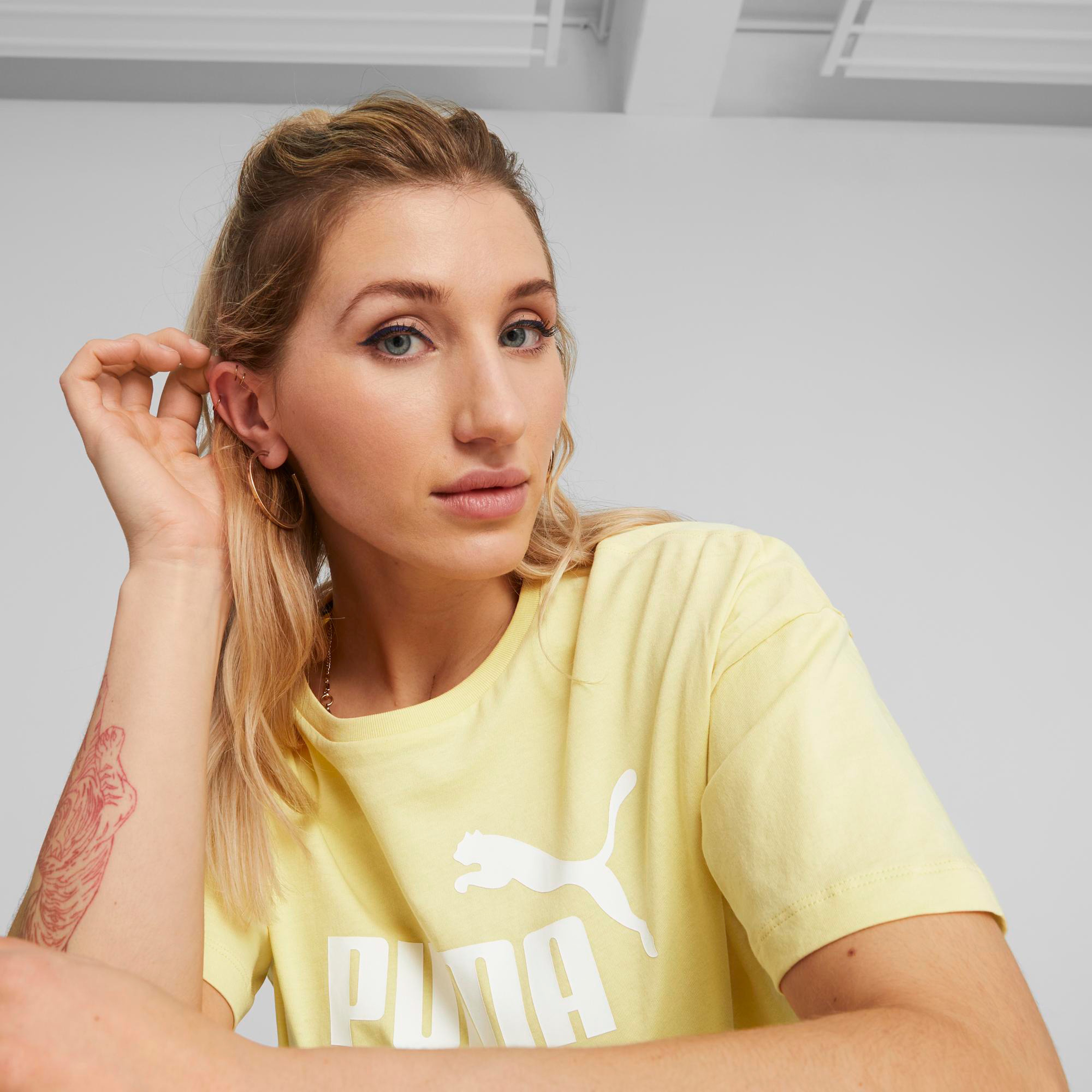 Puma Ess Cropped Logo Light Straw Kadın Sarı Günlük T-Shirt
