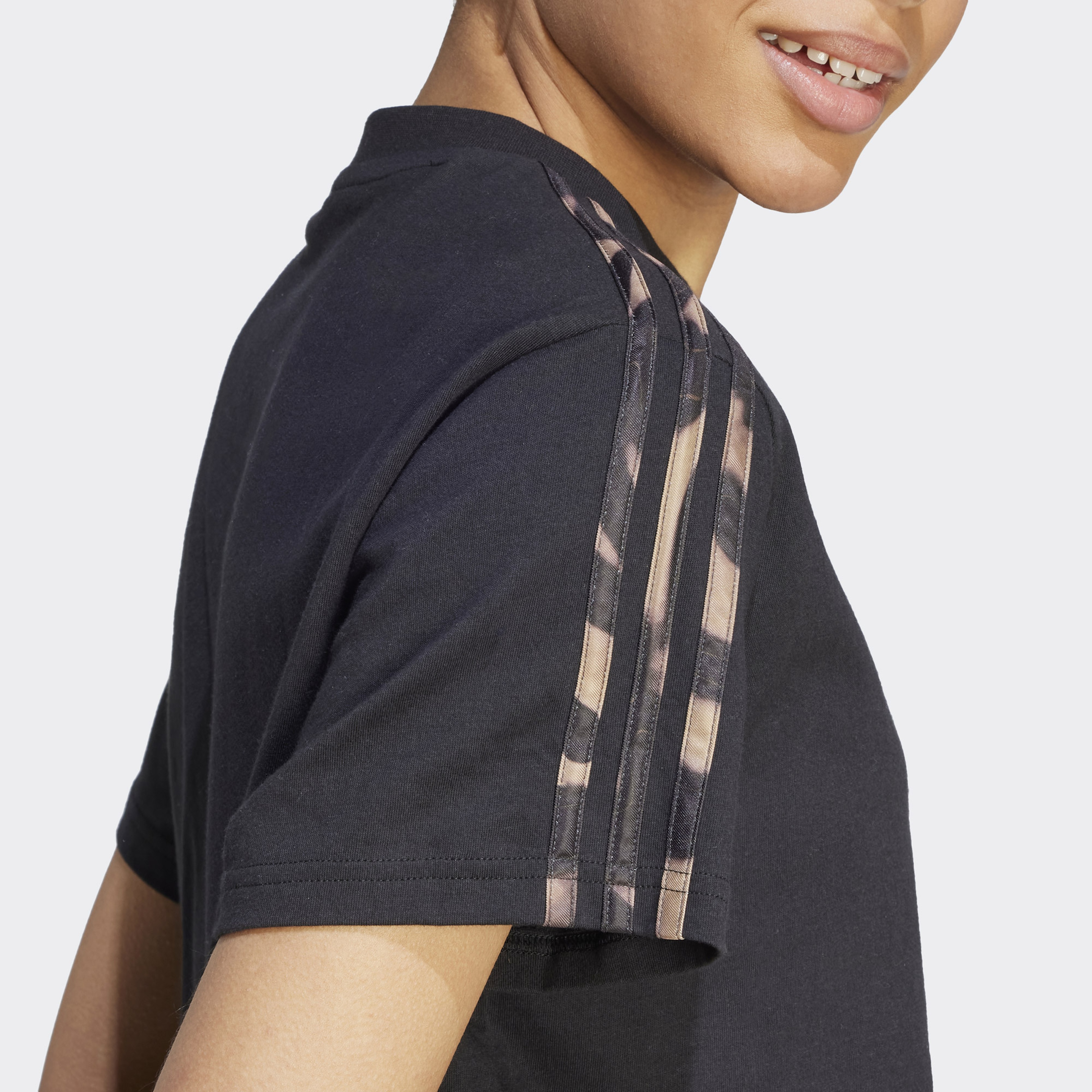 adidas Vibrant Print 3-Stripes Cotton Crop Kadın Siyah Günlük T-Shirt
