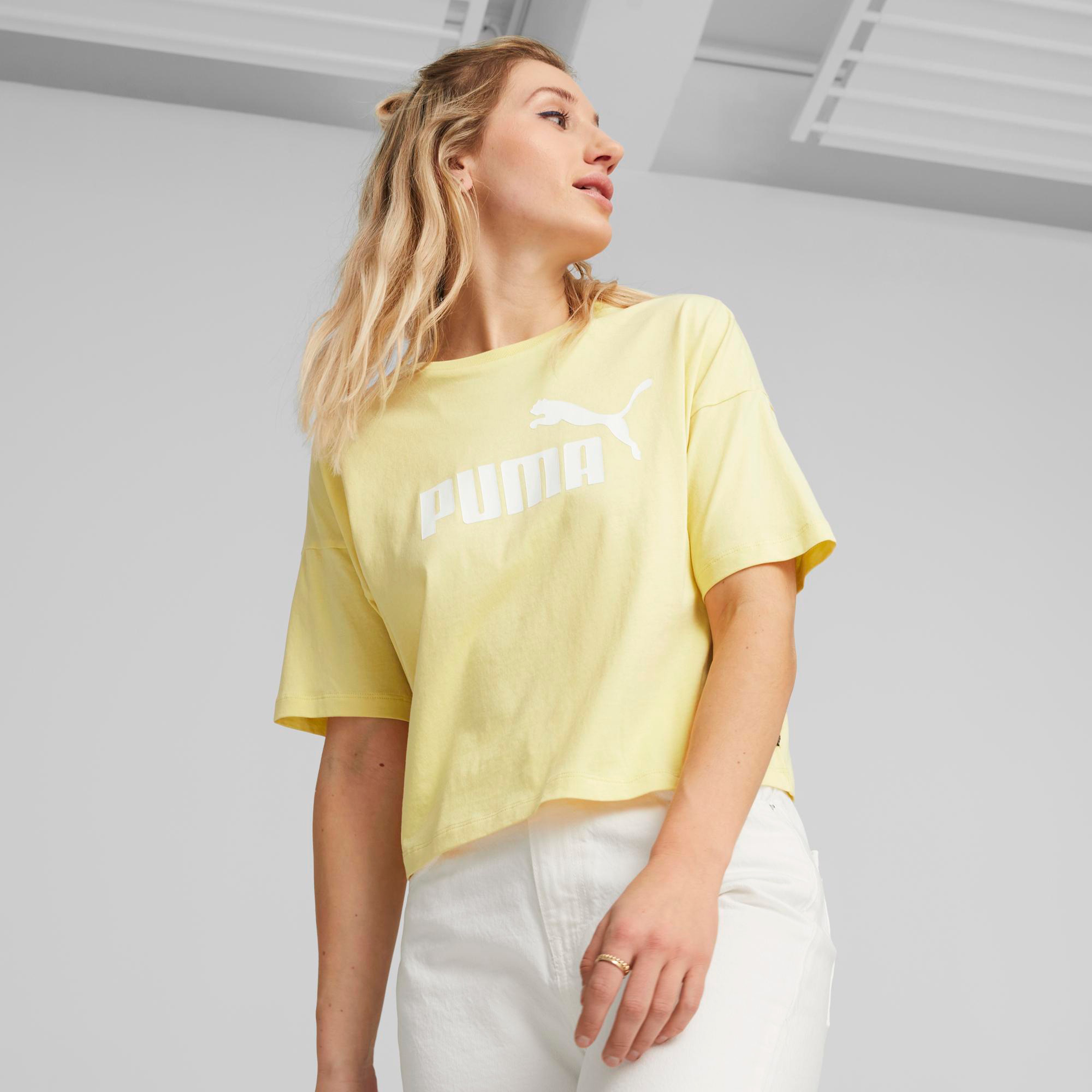 Puma Ess Cropped Logo Light Straw Kadın Sarı Günlük T-Shirt