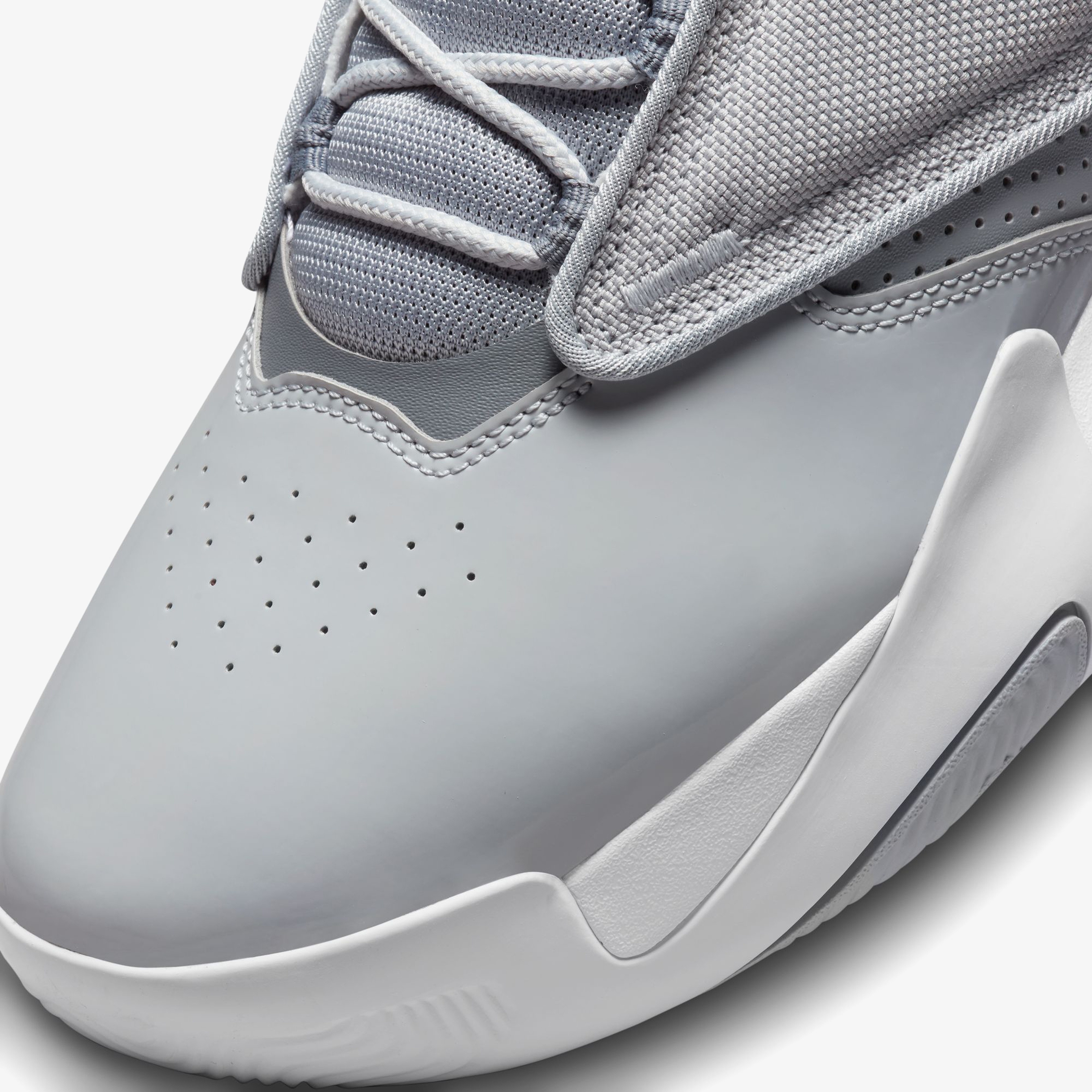 Jordan Max Aura 4 Erkek Gri Basketbol Ayakkabısı