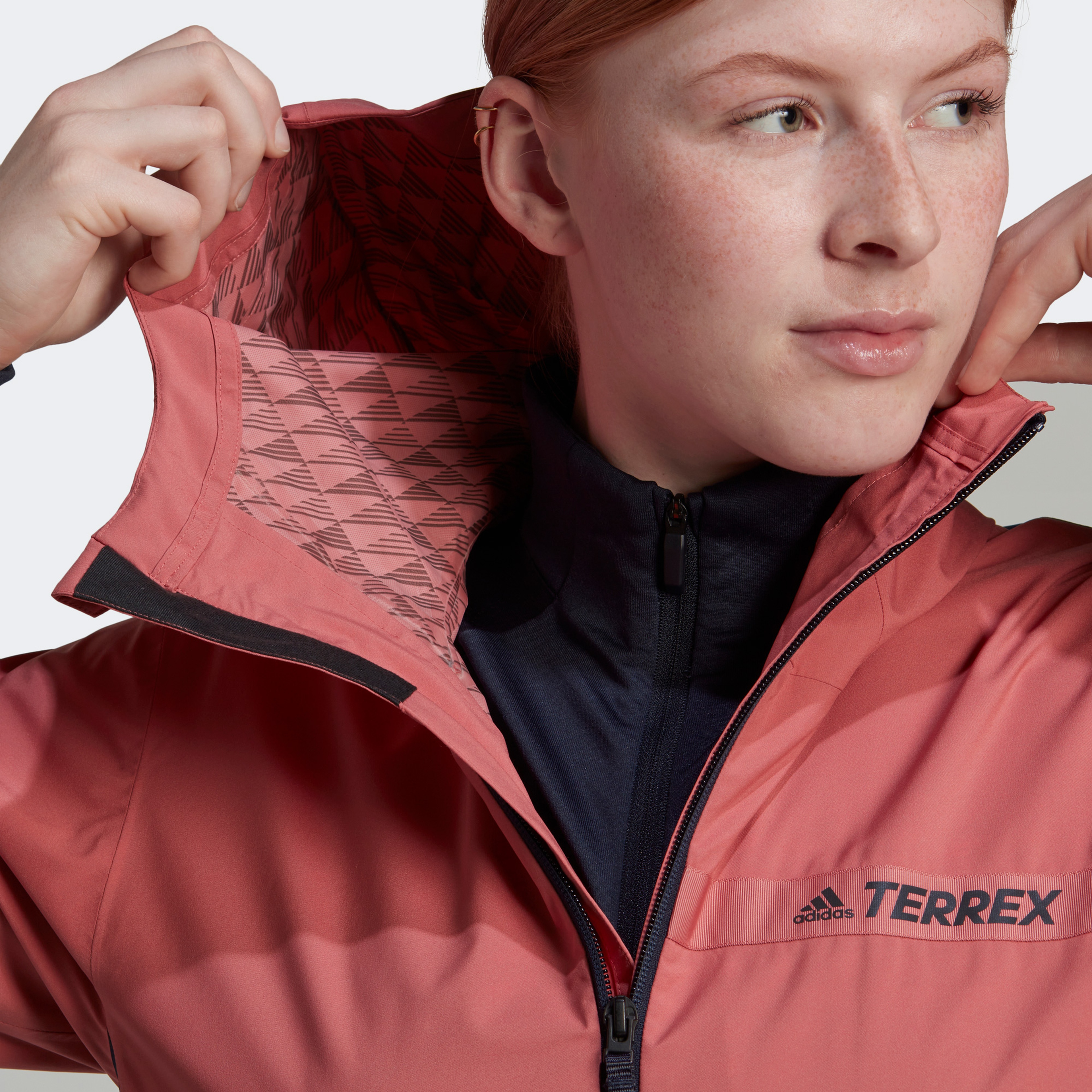 adidas Terrex Multi RAIN.RDY 2.5-Laye0r Kadın Pembe Outdoor Yağmurluk
