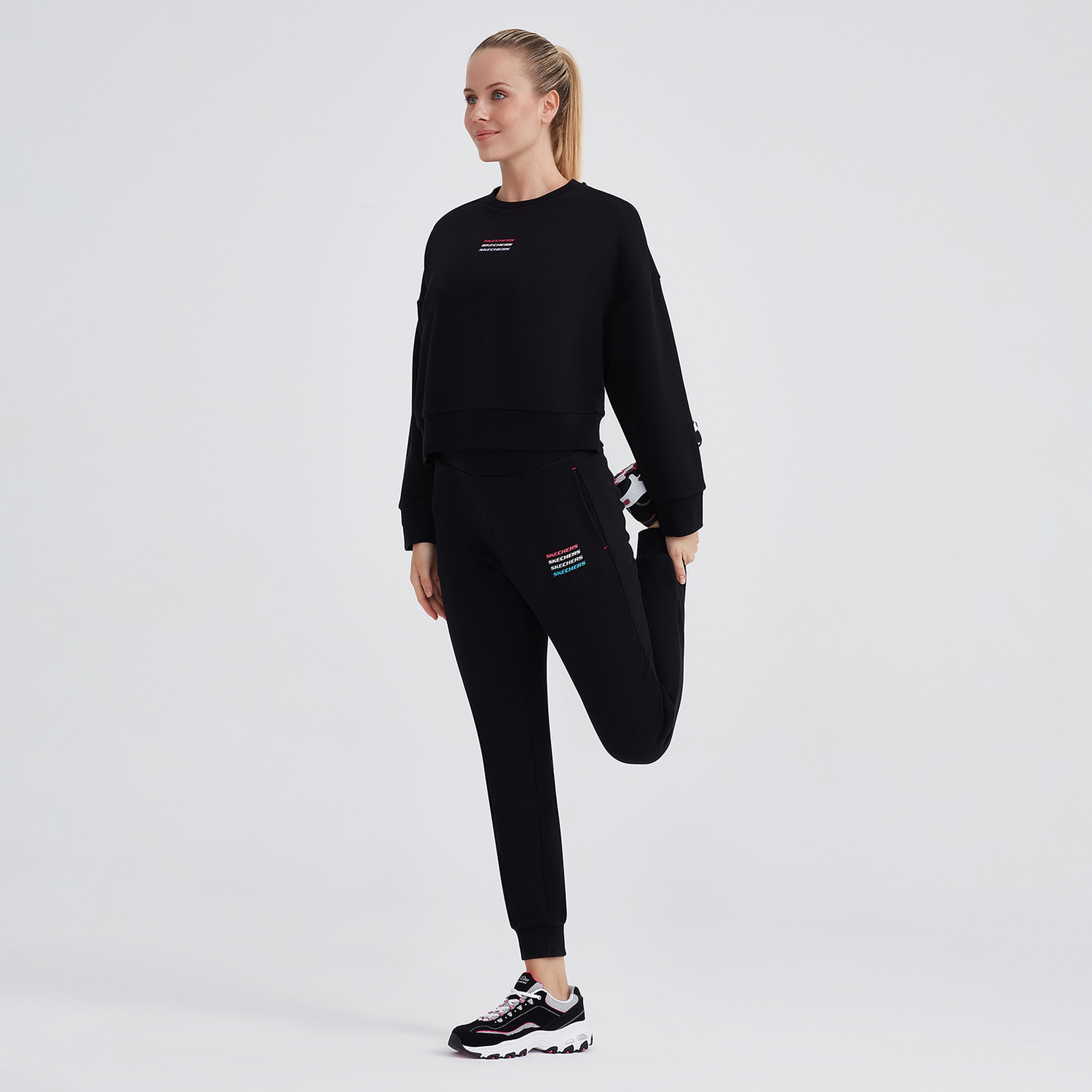 Skechers Essential Crew Neck Kadın Siyah Günlük Sweatshirt