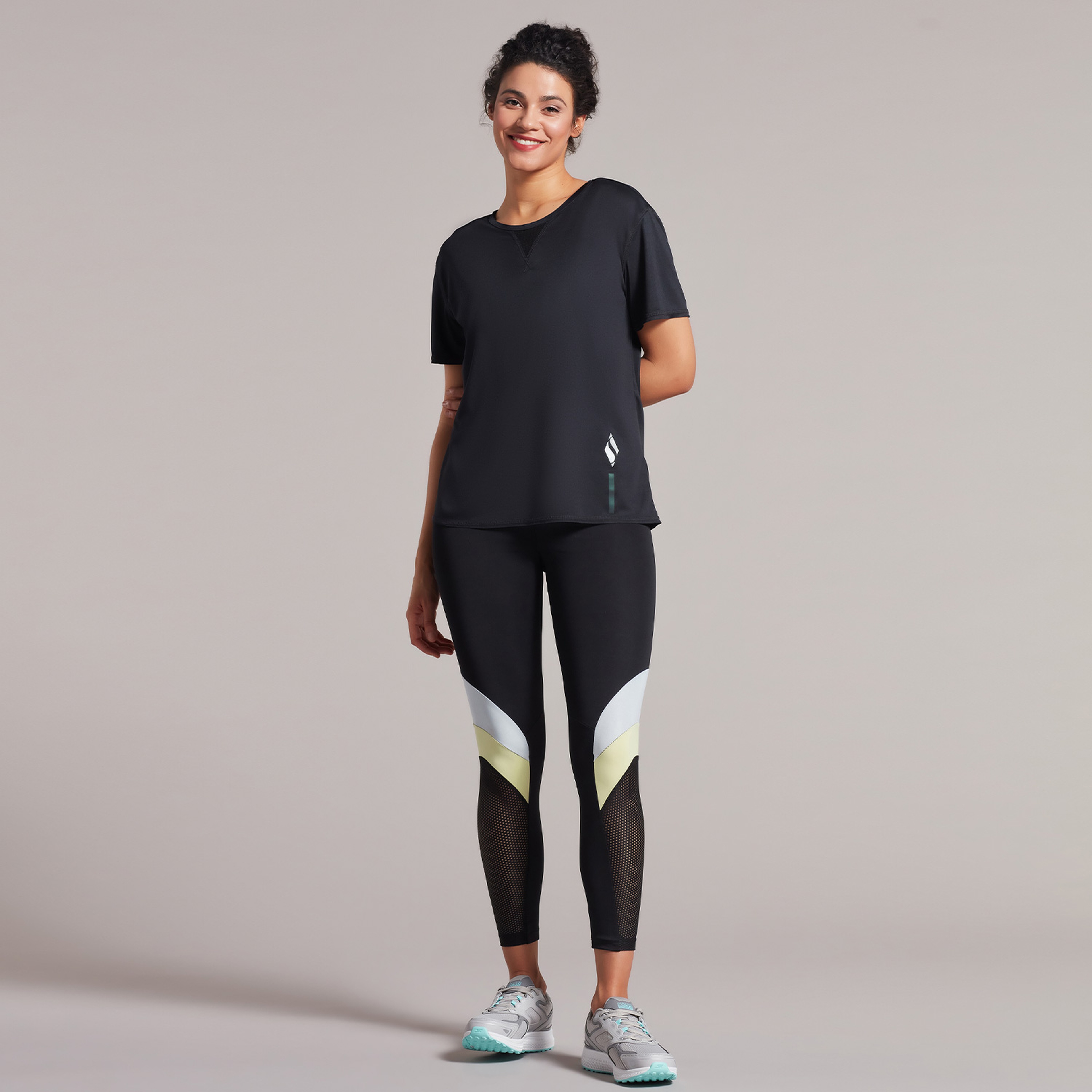 Skechers Performance Coll Reflect Logo Crew Kadın Siyah Günlük T-Shirt