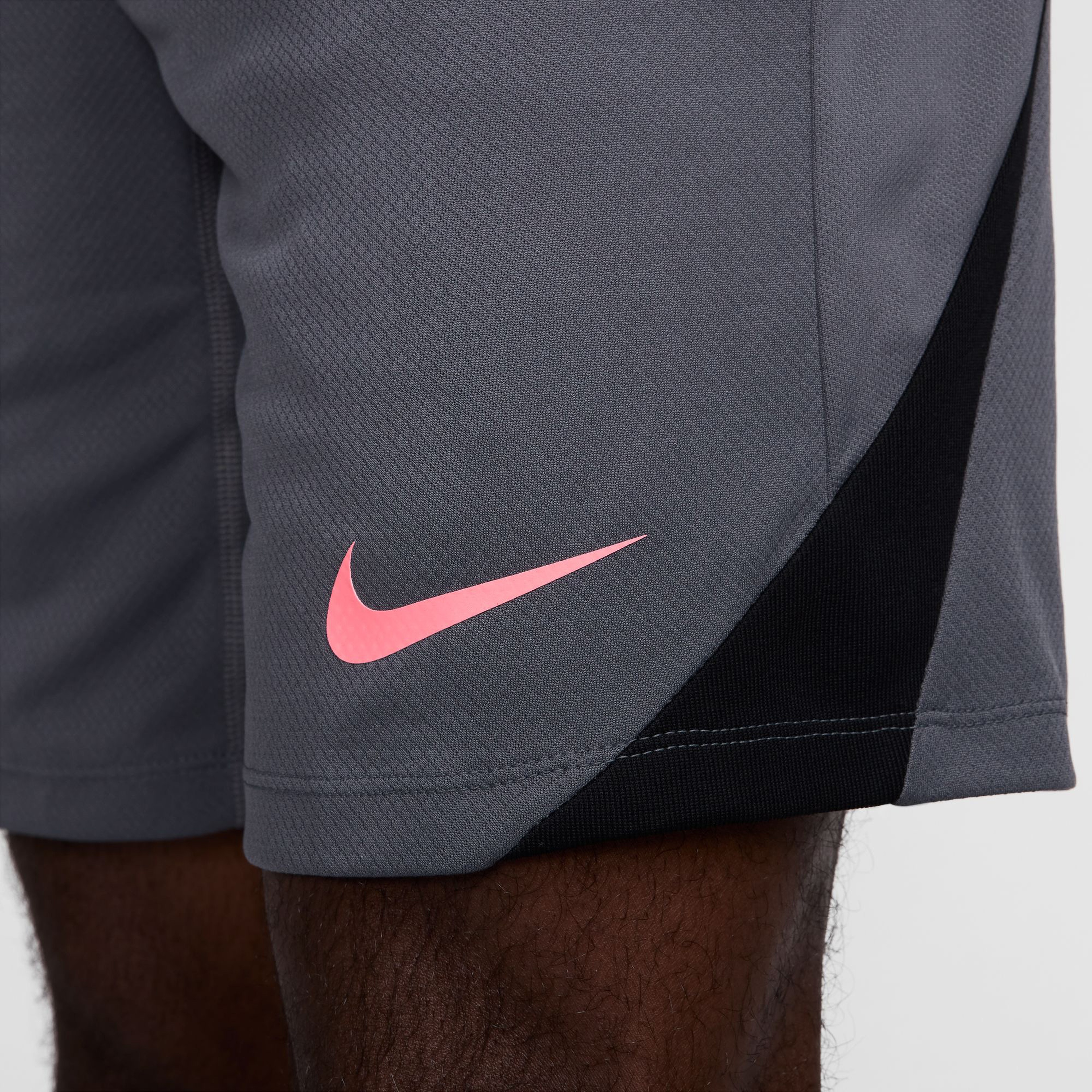 Nike Strike Dri-Fit Erkek Gri Futbol Şortu