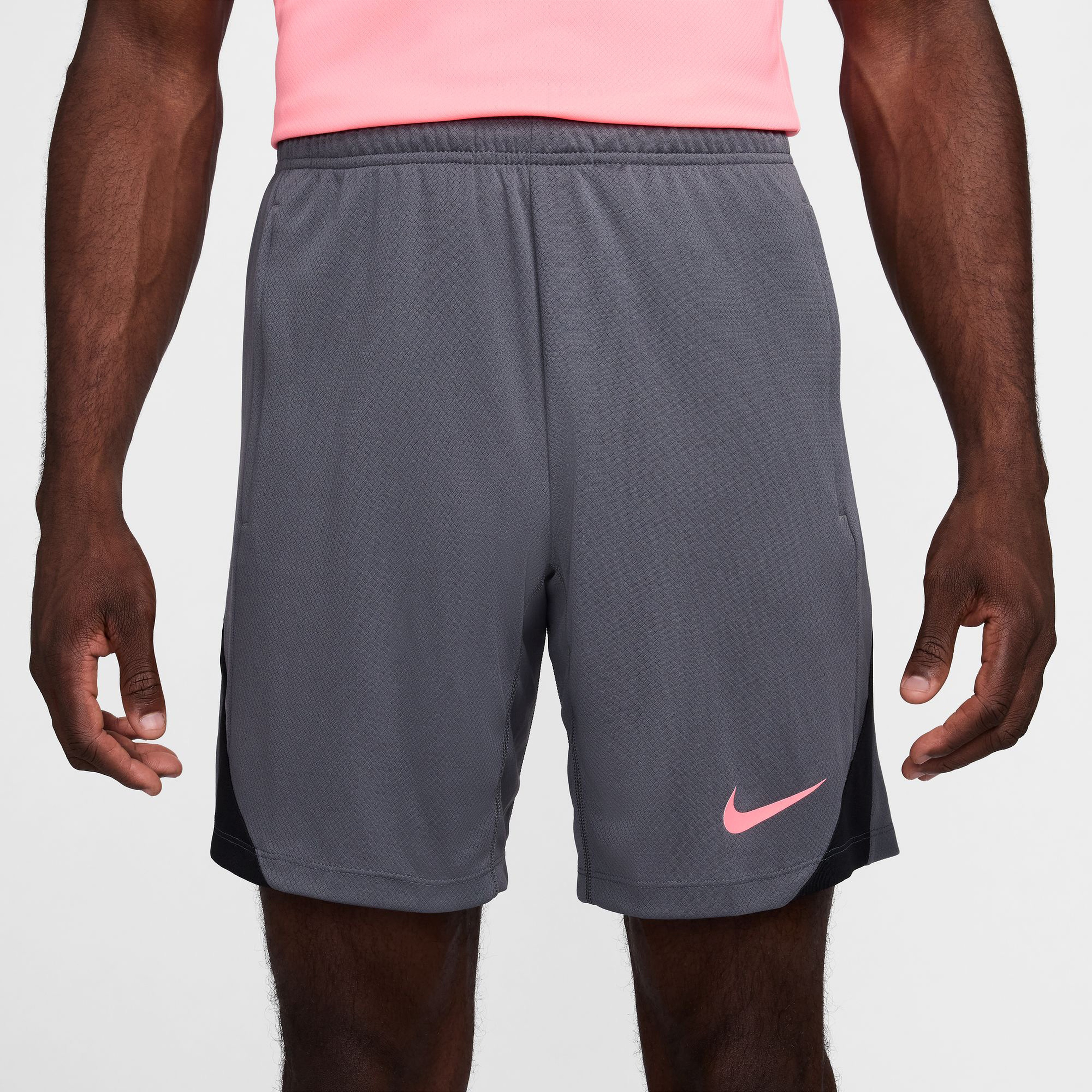 Nike Strike Dri-Fit Erkek Gri Futbol Şortu