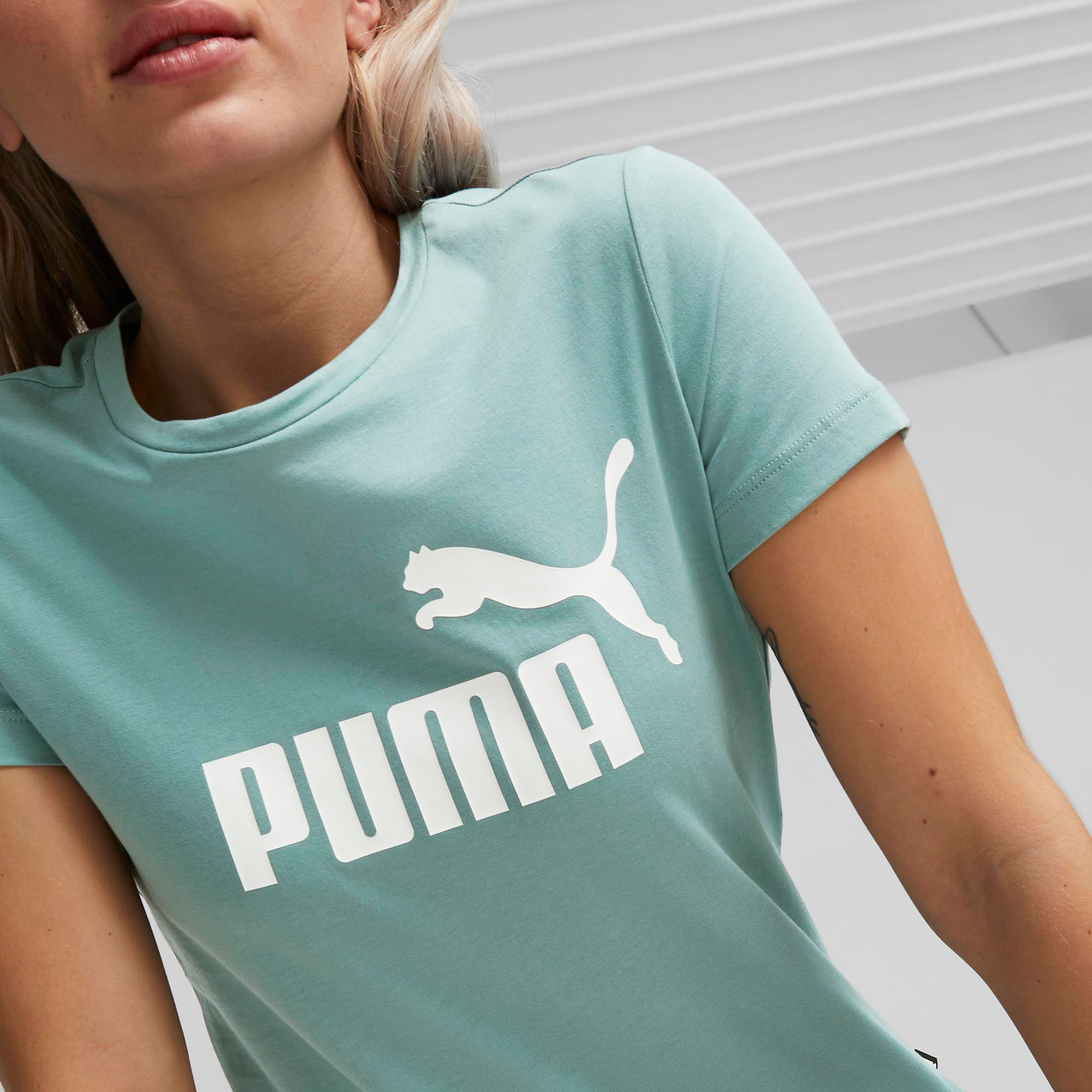 Puma Ess Logo Adriatic Kadın Yeşil Günlük T-Shirt