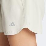adidas Run It Short Kadın Beyaz Koşu Şortu