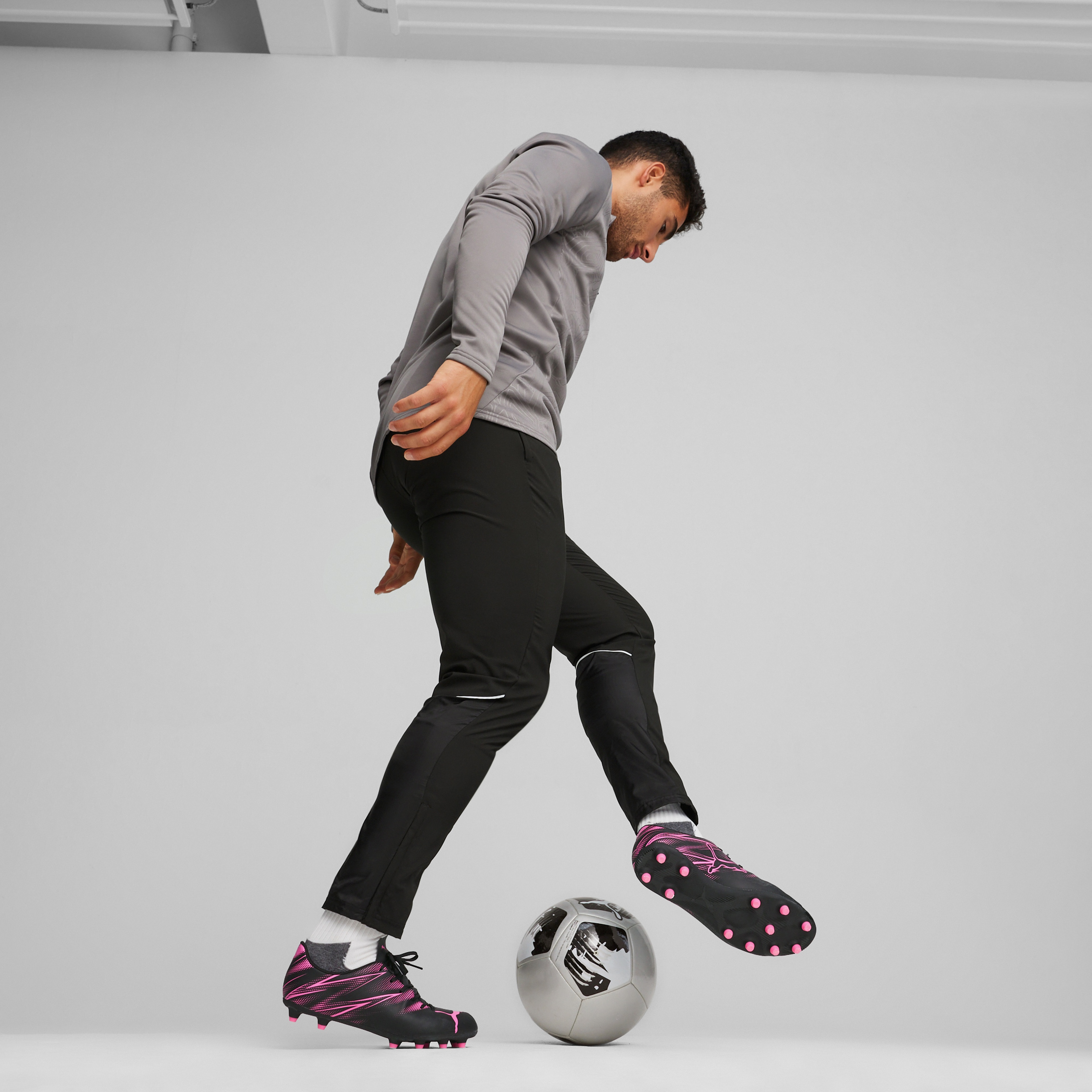 Puma Attacanto Fg/Ag Unisex Siyah Halı Saha Kramponu