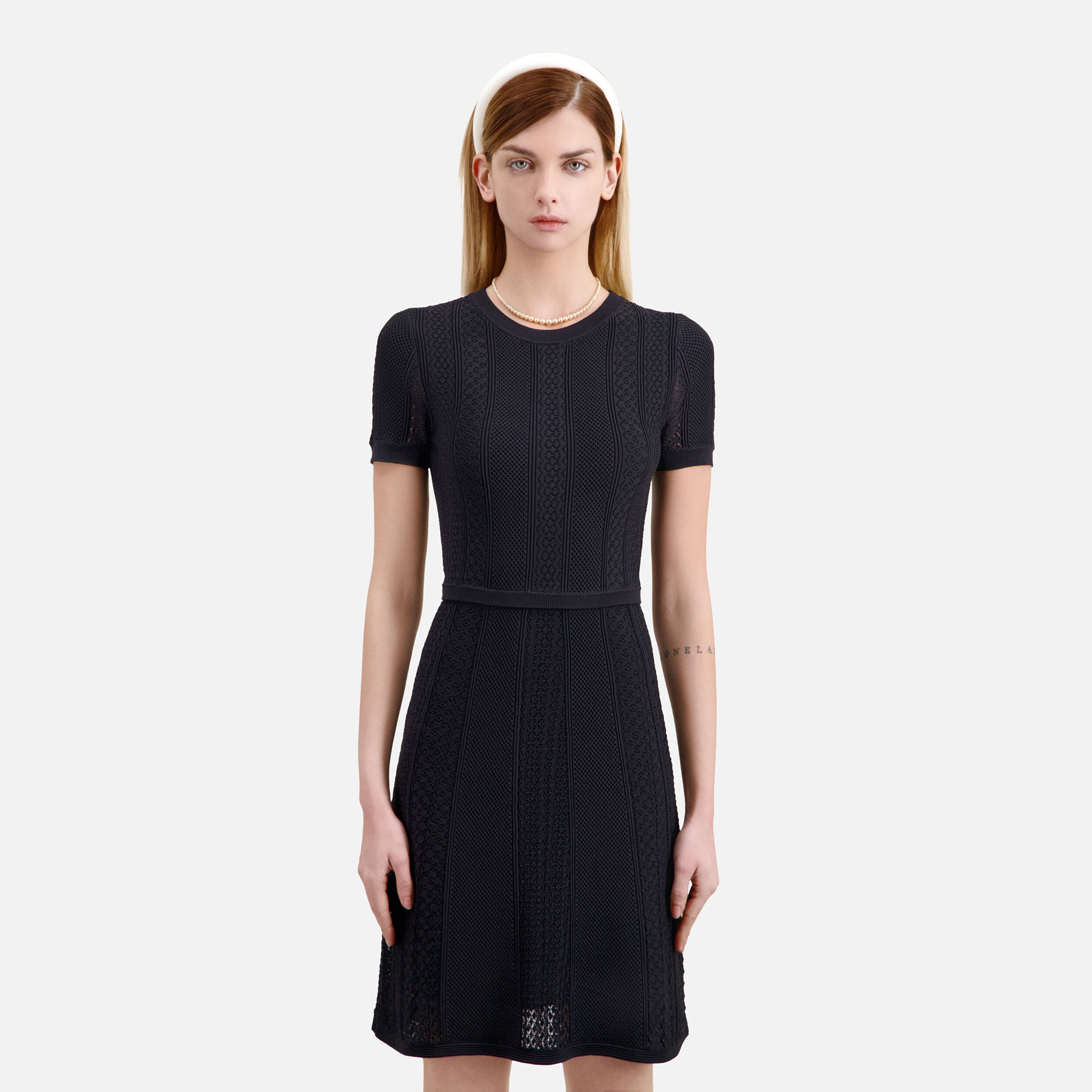 KADIN DESENLİ SİYAH ÖRGÜ ELBİSE