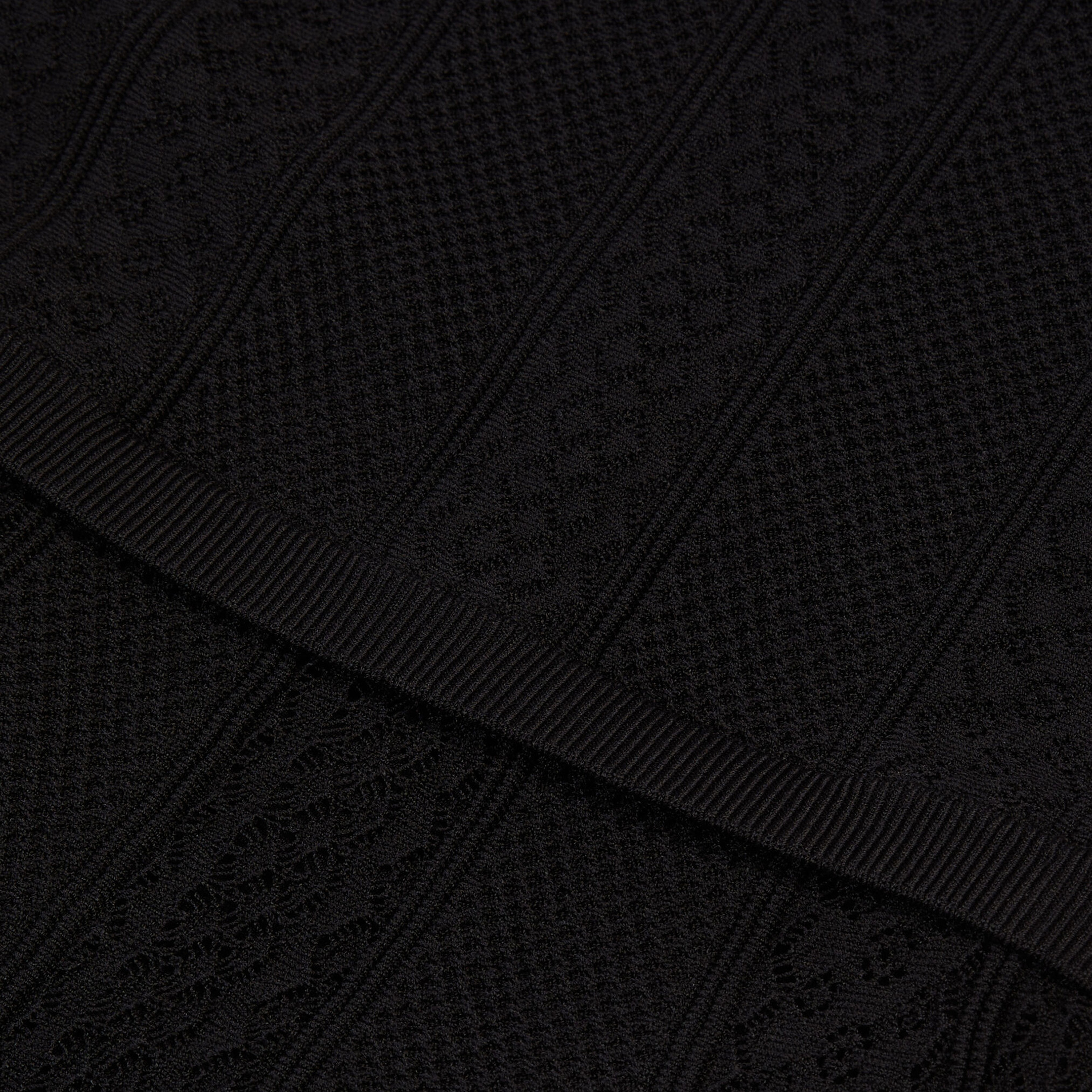 KADIN DESENLİ SİYAH ÖRGÜ ELBİSE