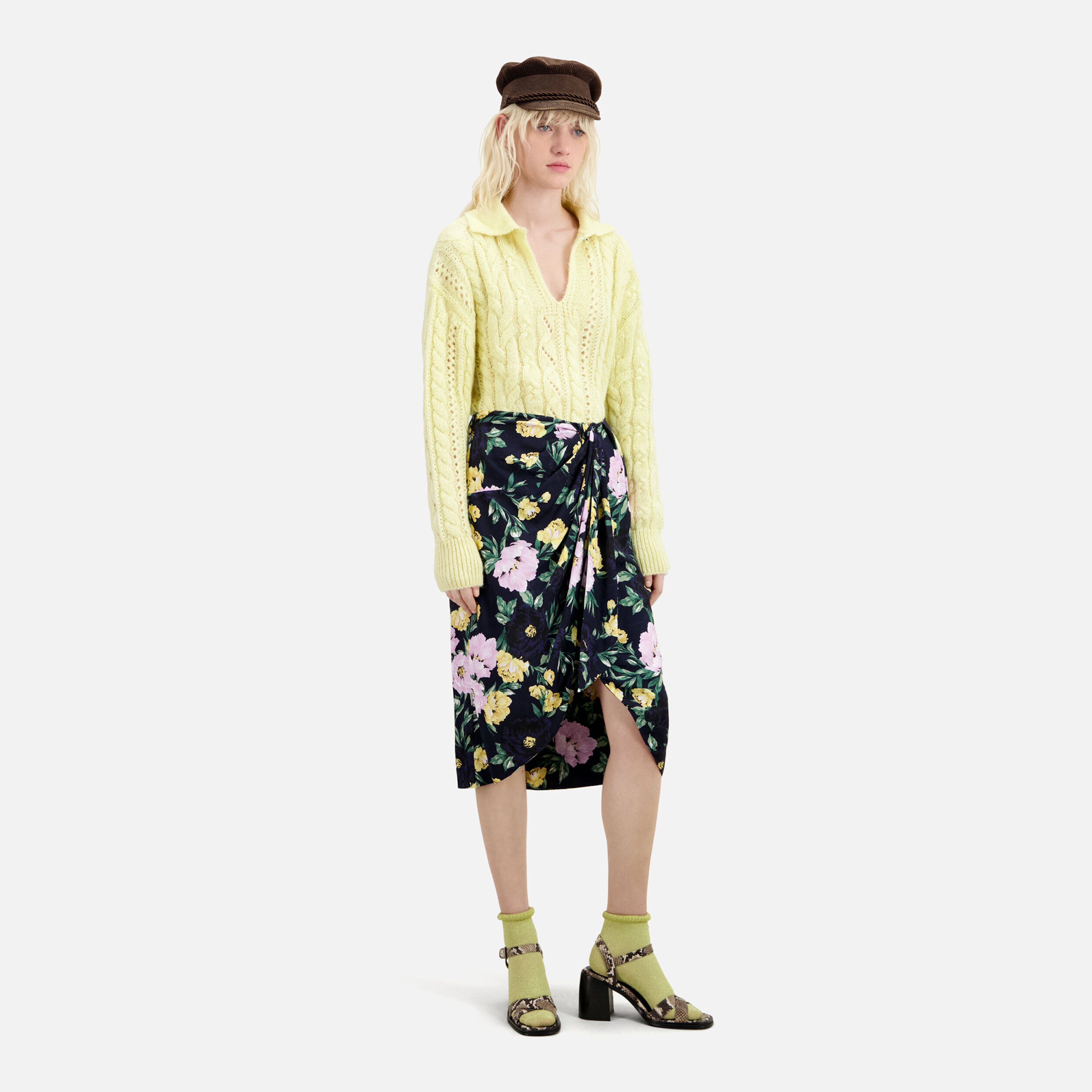 KADIN ÇİÇEK DESENLİ SİYAH MİDİ ETEK