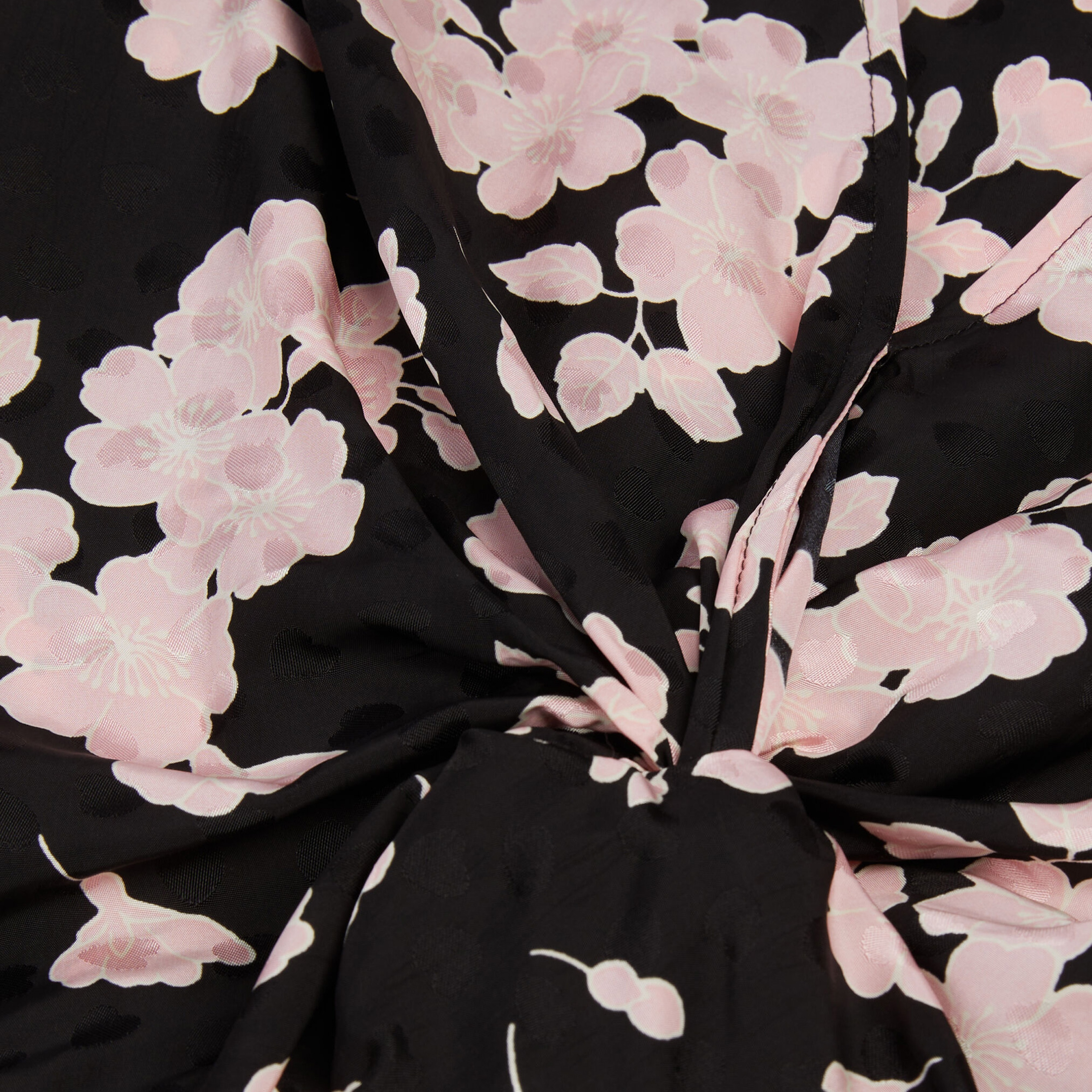 KADIN DESENLİ V YAKA SİYAH BLUZ