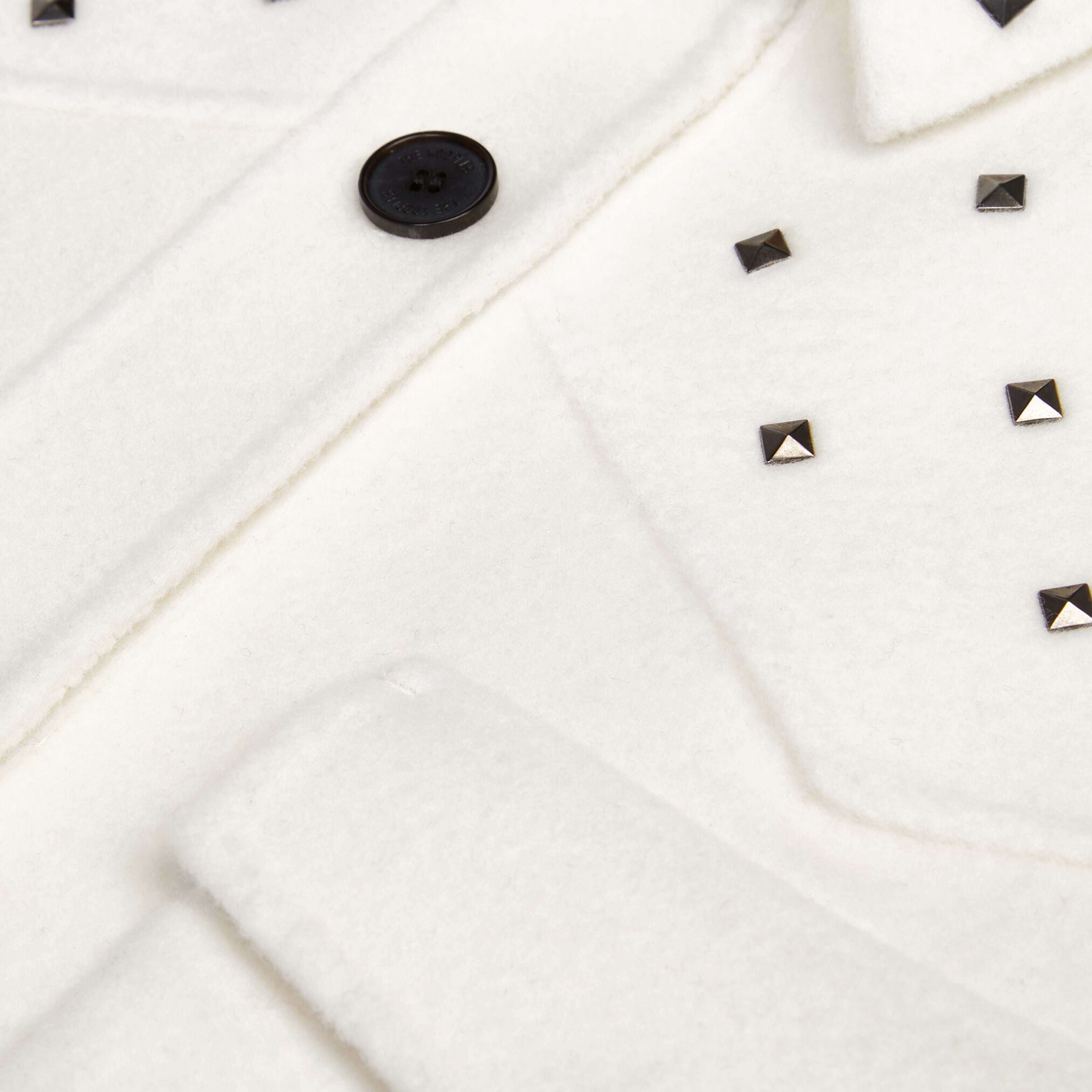 KADIN ZIMBALI BEYAZ YÜN CEKET