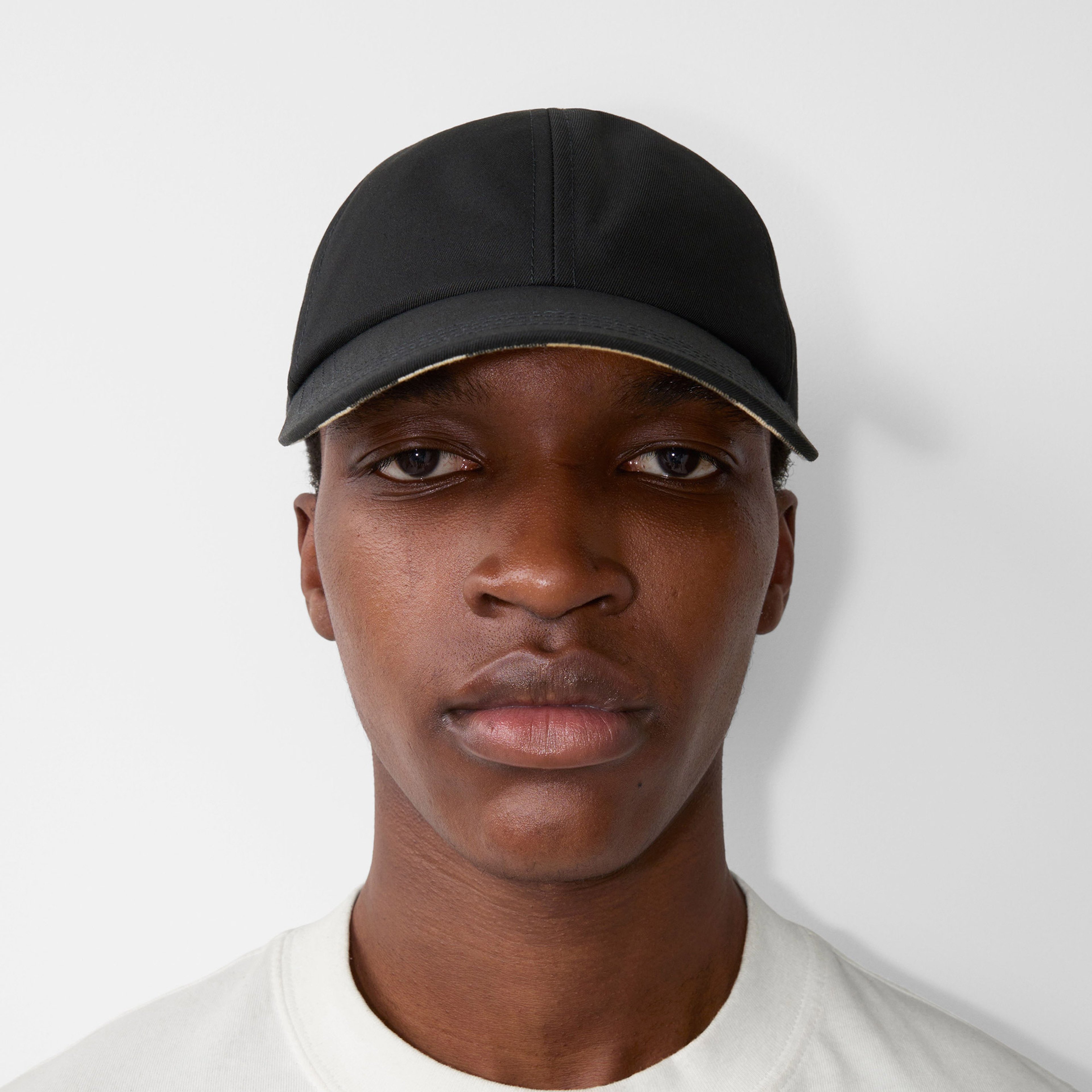 Burberry Unisex Siyah Şapka