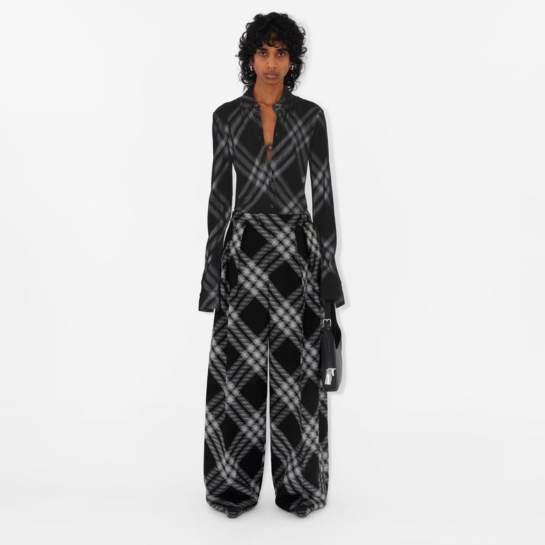 Burberry Kadın Siyah Çanta