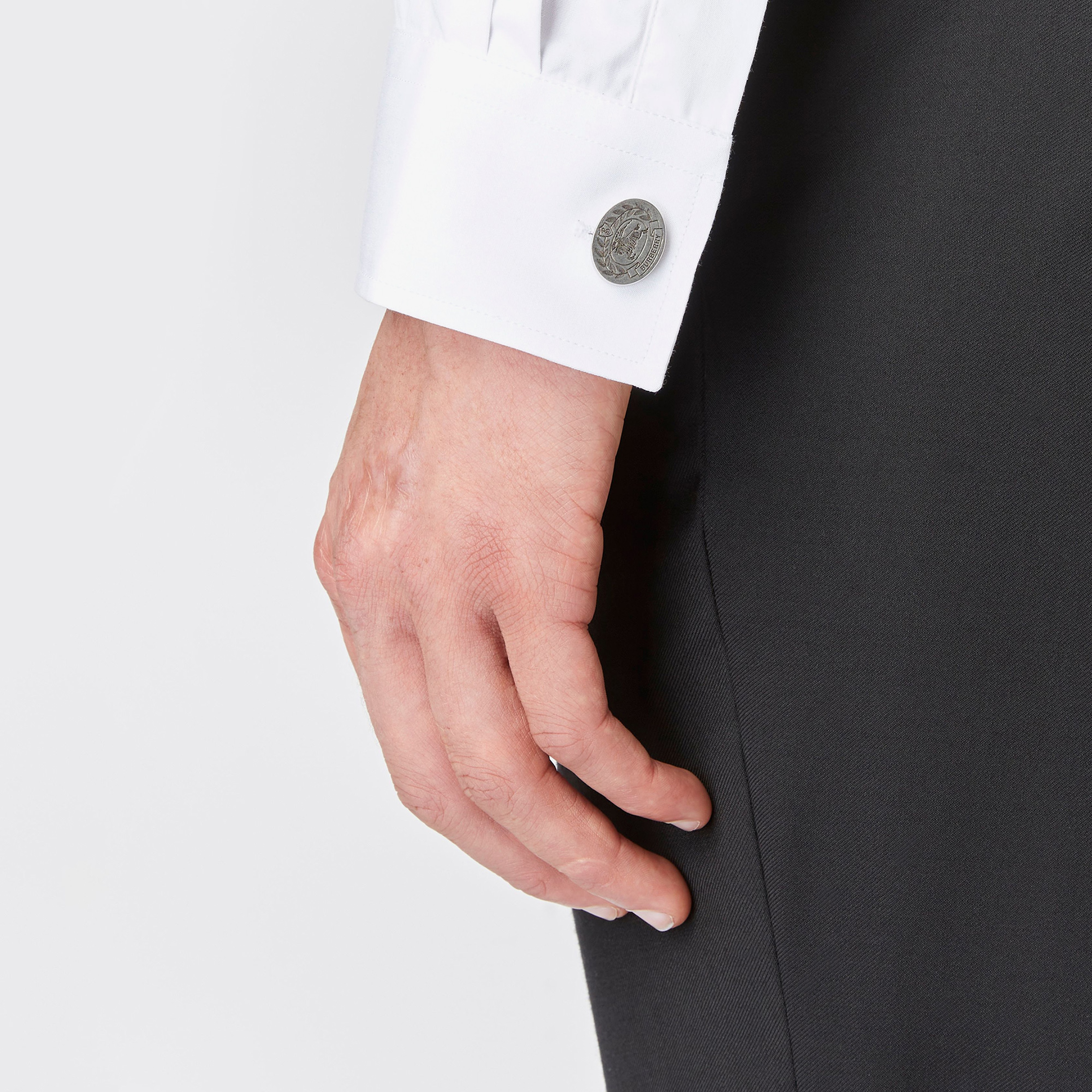 Burberry Erkek Gri Kol Düğmesi