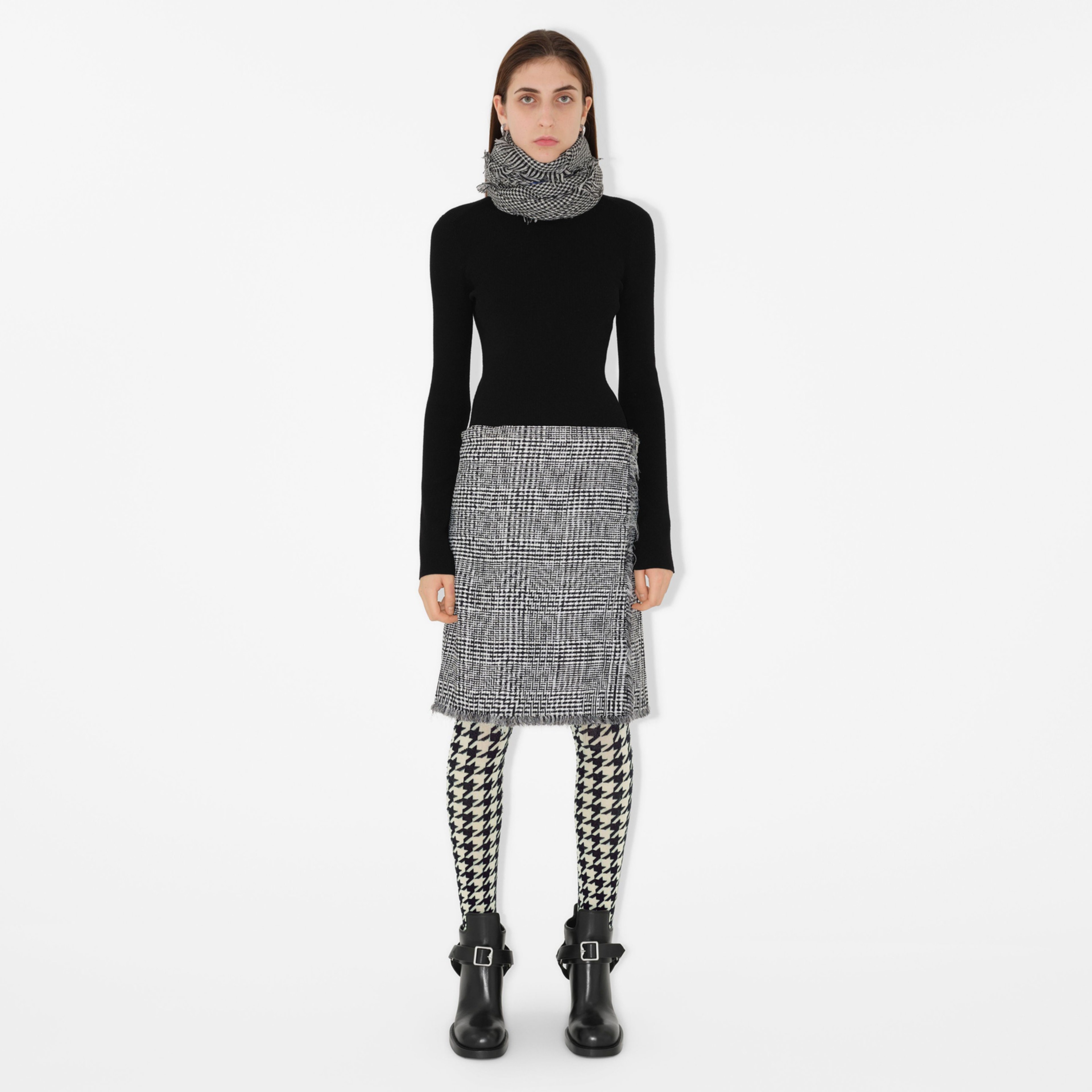 Burberry Unisex Siyah Atkı