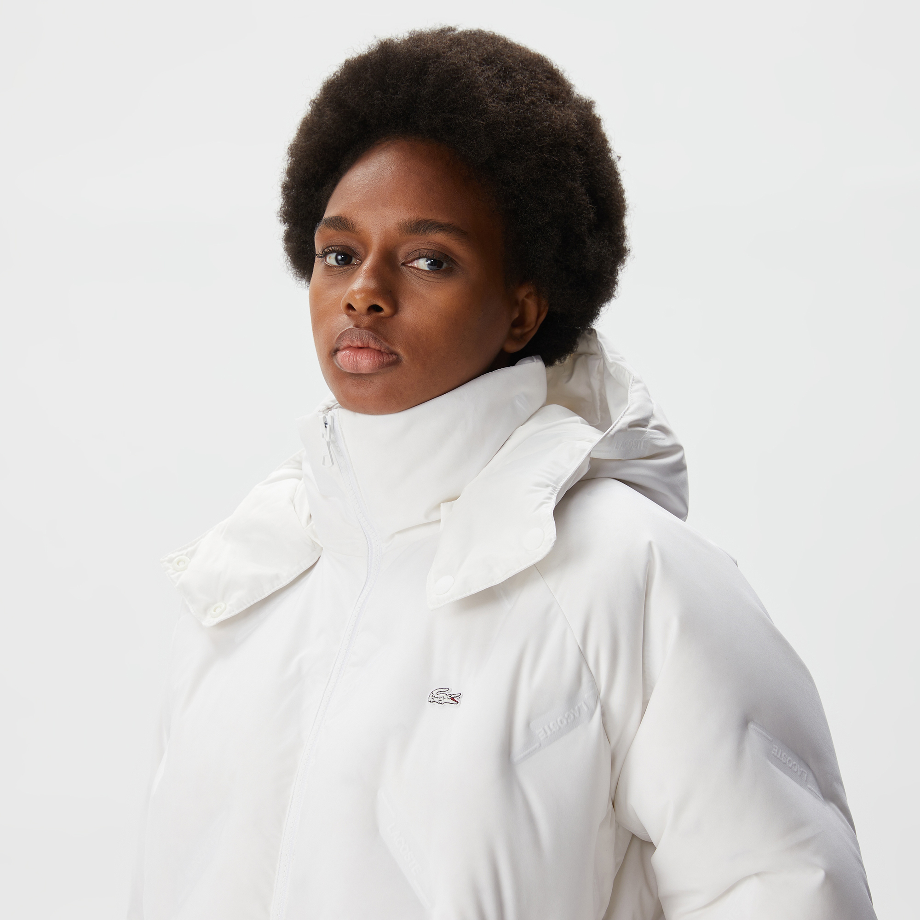 Lacoste Kadın Kapüşonlu Kapitone Beyaz Mont