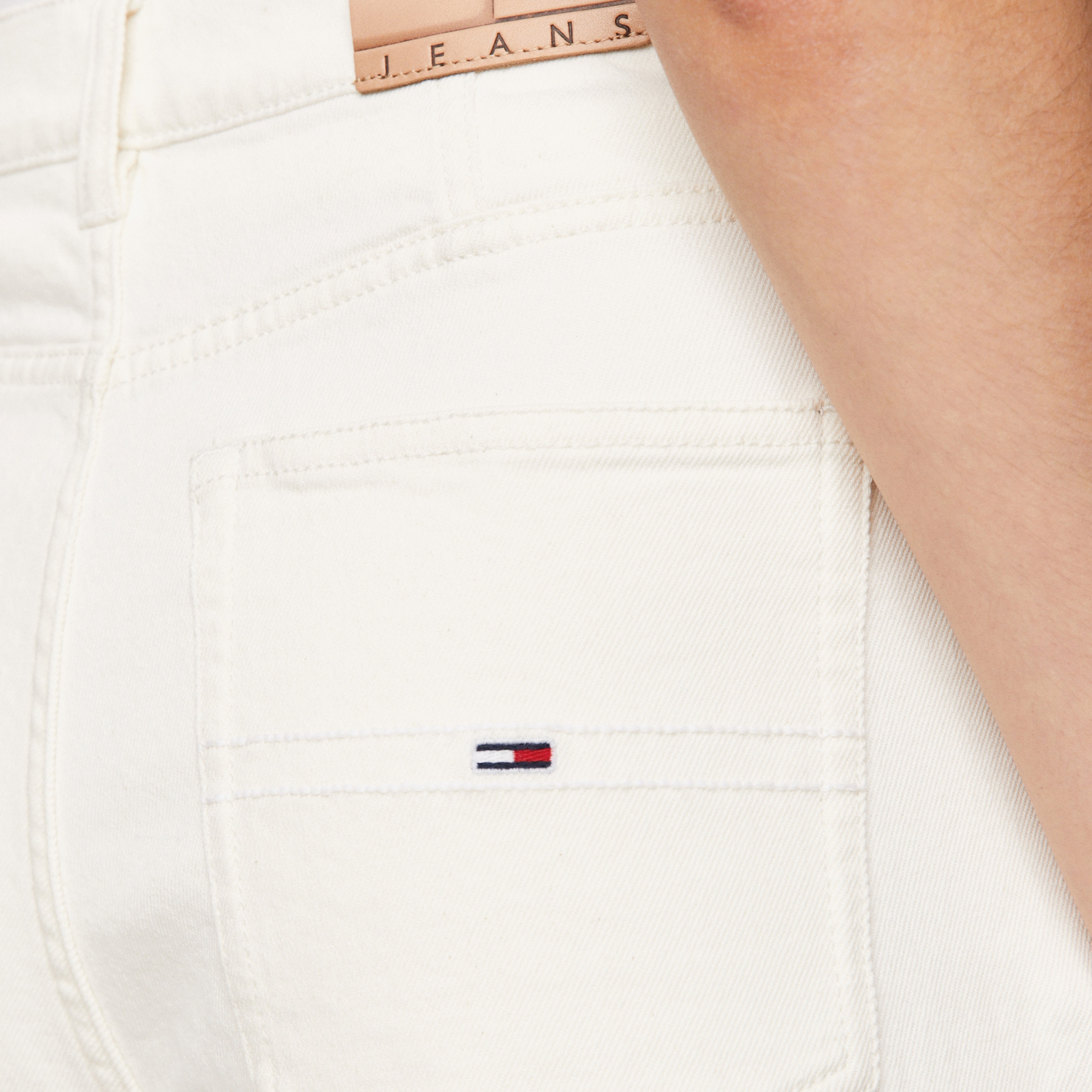Tommy Jeans Mom Slim Fit Yüksek Bel Kadın Beyaz Pantolon