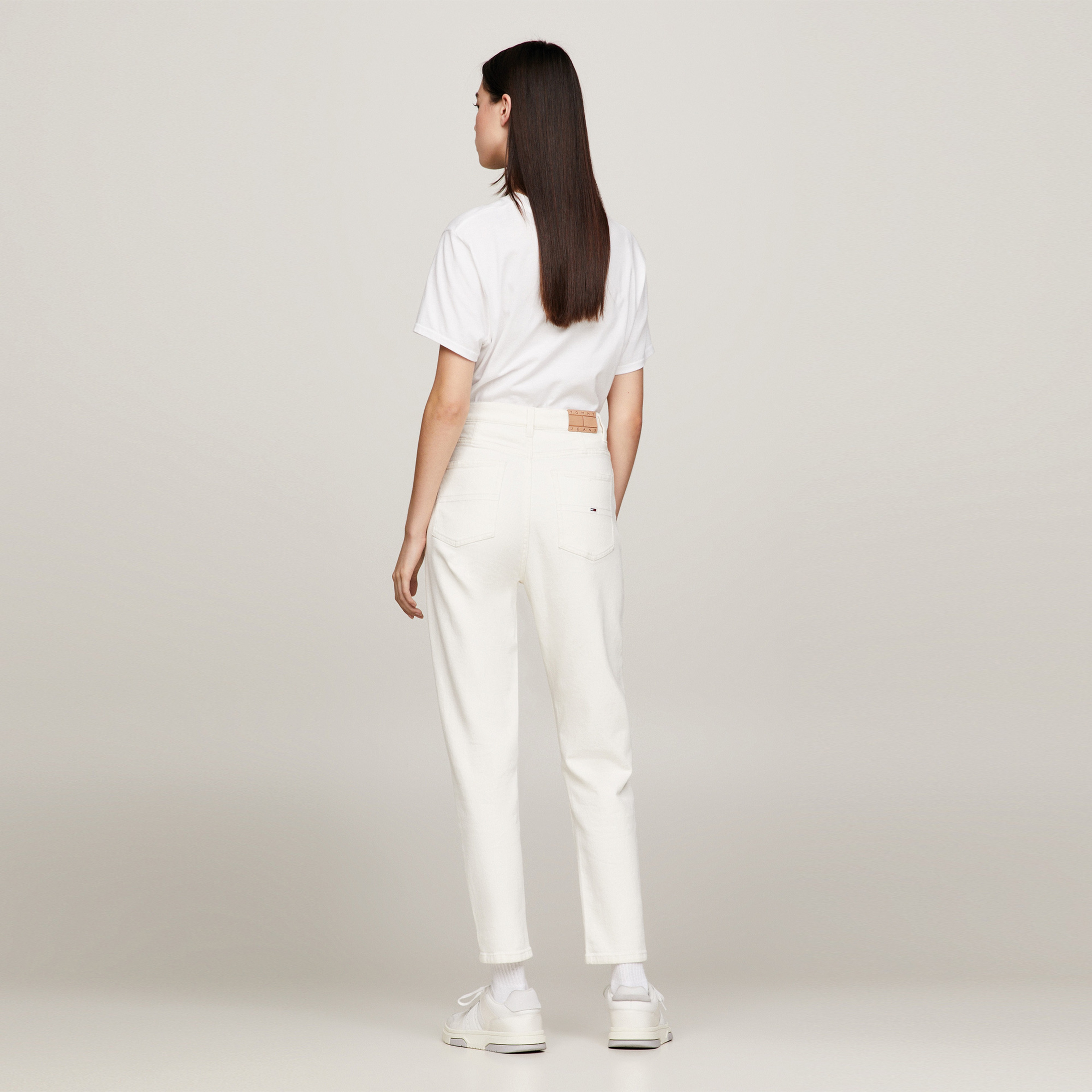 Tommy Jeans Mom Slim Fit Yüksek Bel Kadın Beyaz Pantolon