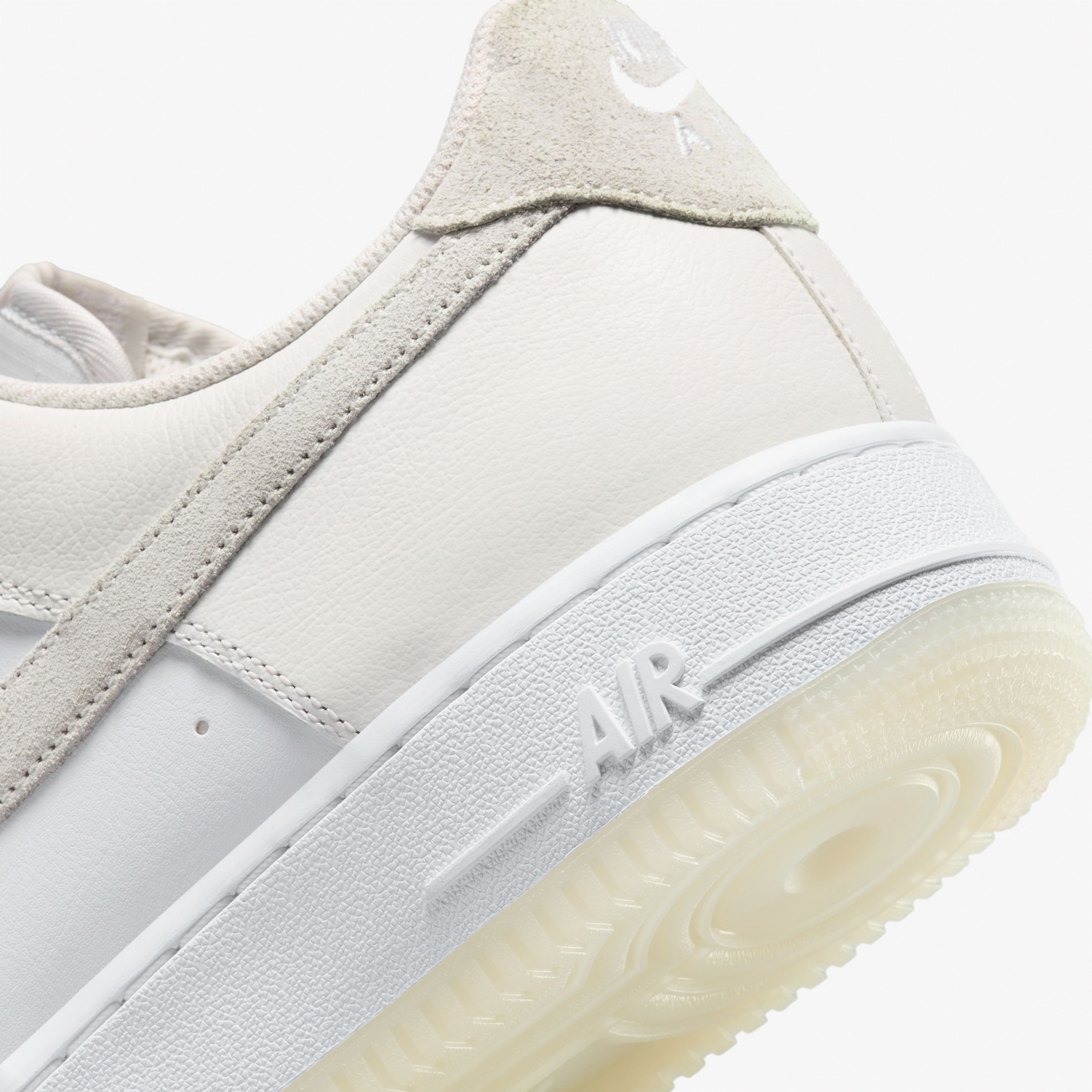 Nike Air Force 1 07 Lv8 Erkek Beyaz Sneaker