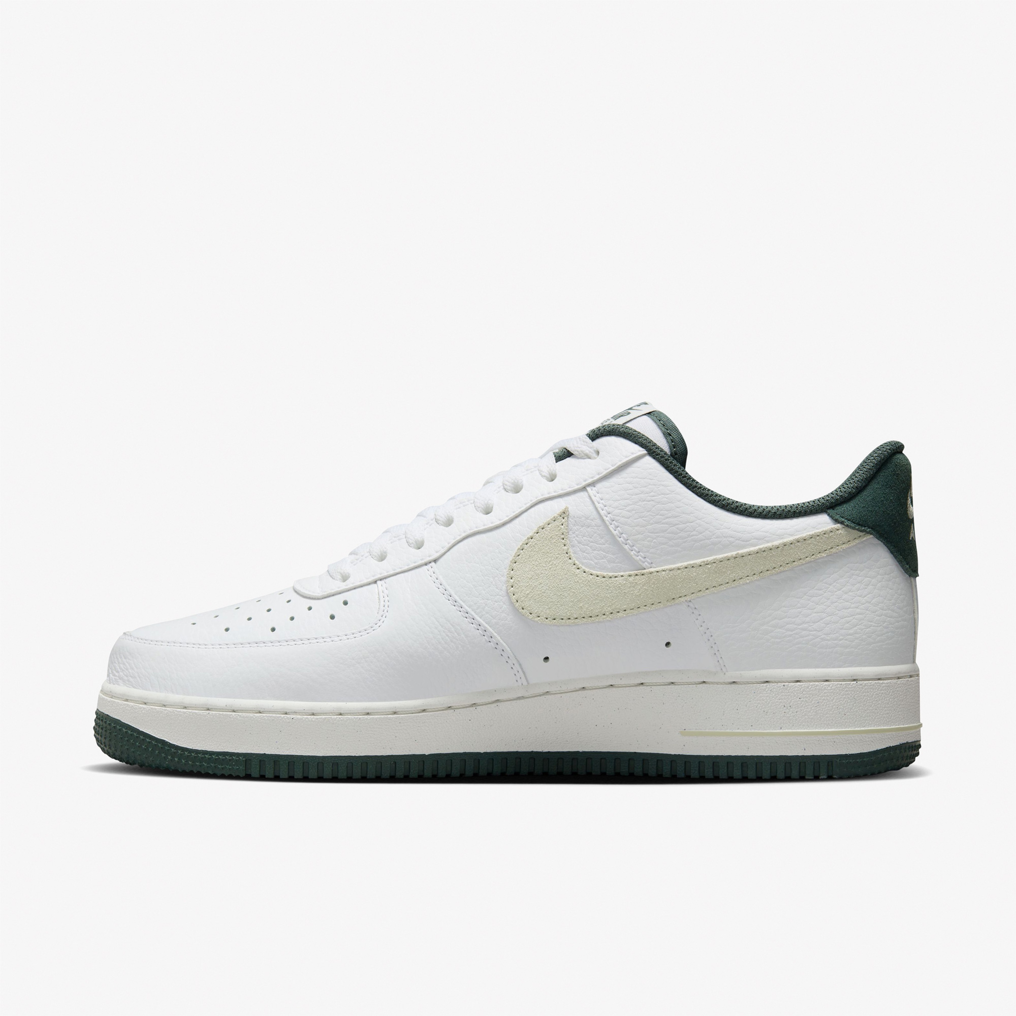 Nike Air Force 1 07 LV8 Erkek Beyaz Sneaker