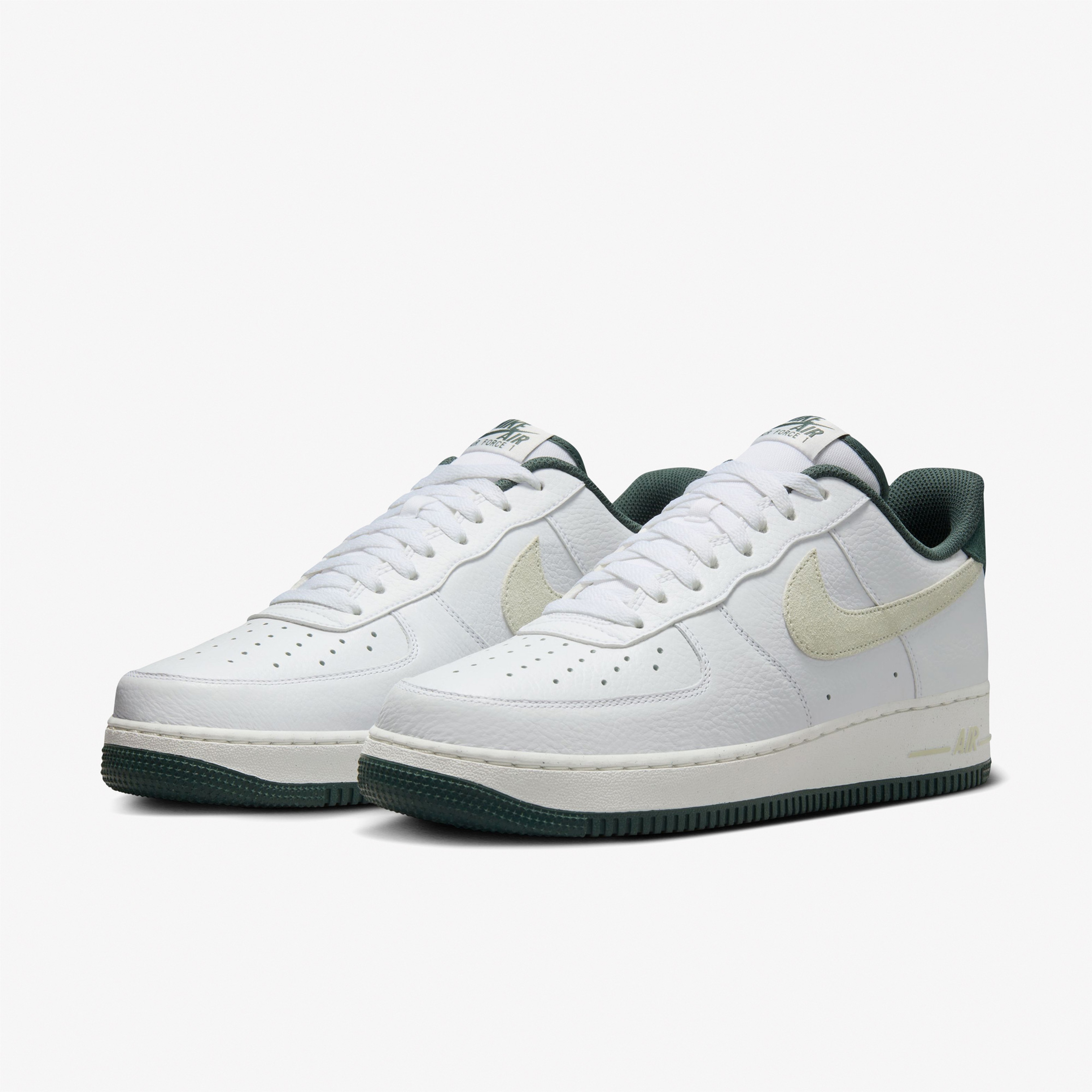 Nike Air Force 1 07 LV8 Erkek Beyaz Sneaker