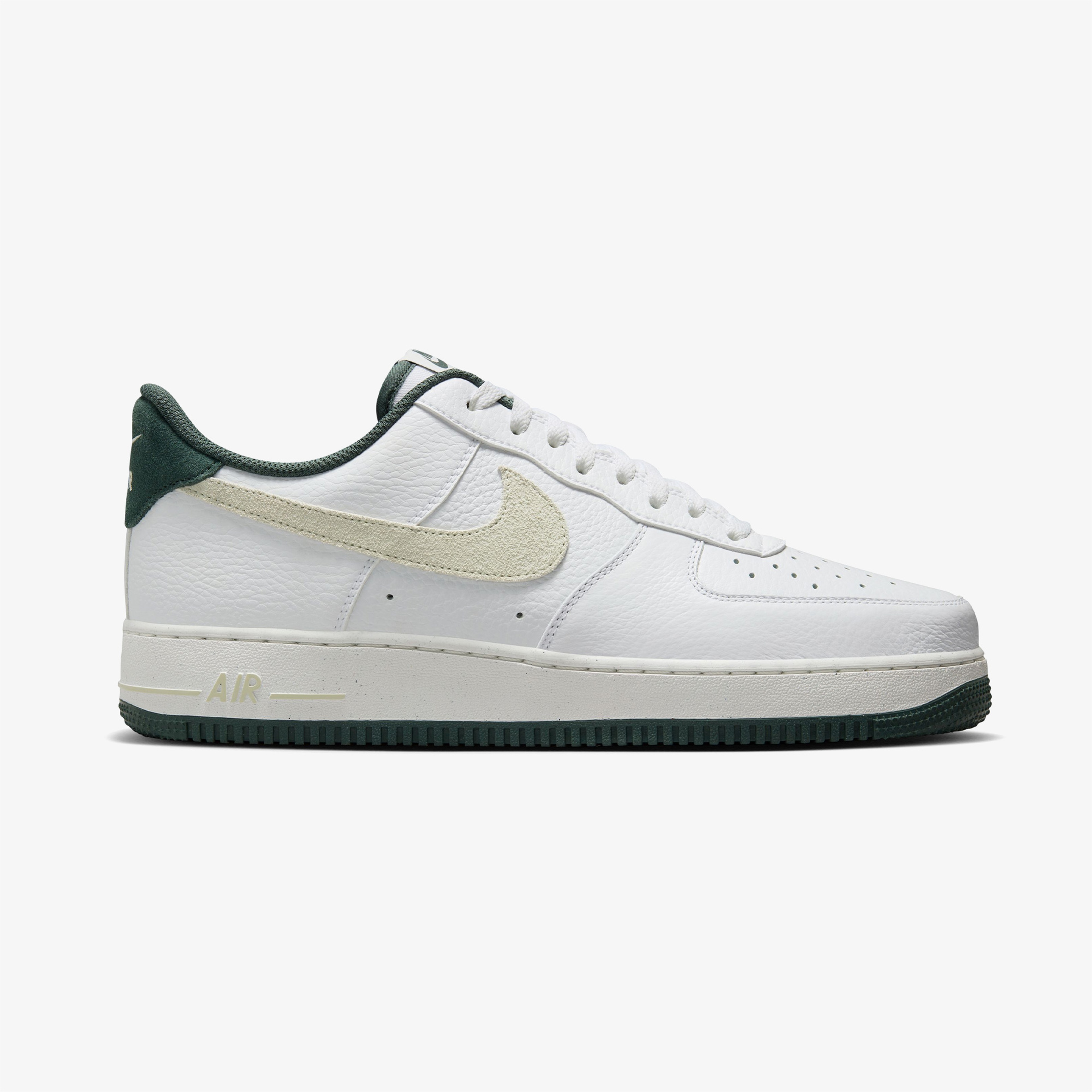 Nike Air Force 1 07 LV8 Erkek Beyaz Sneaker