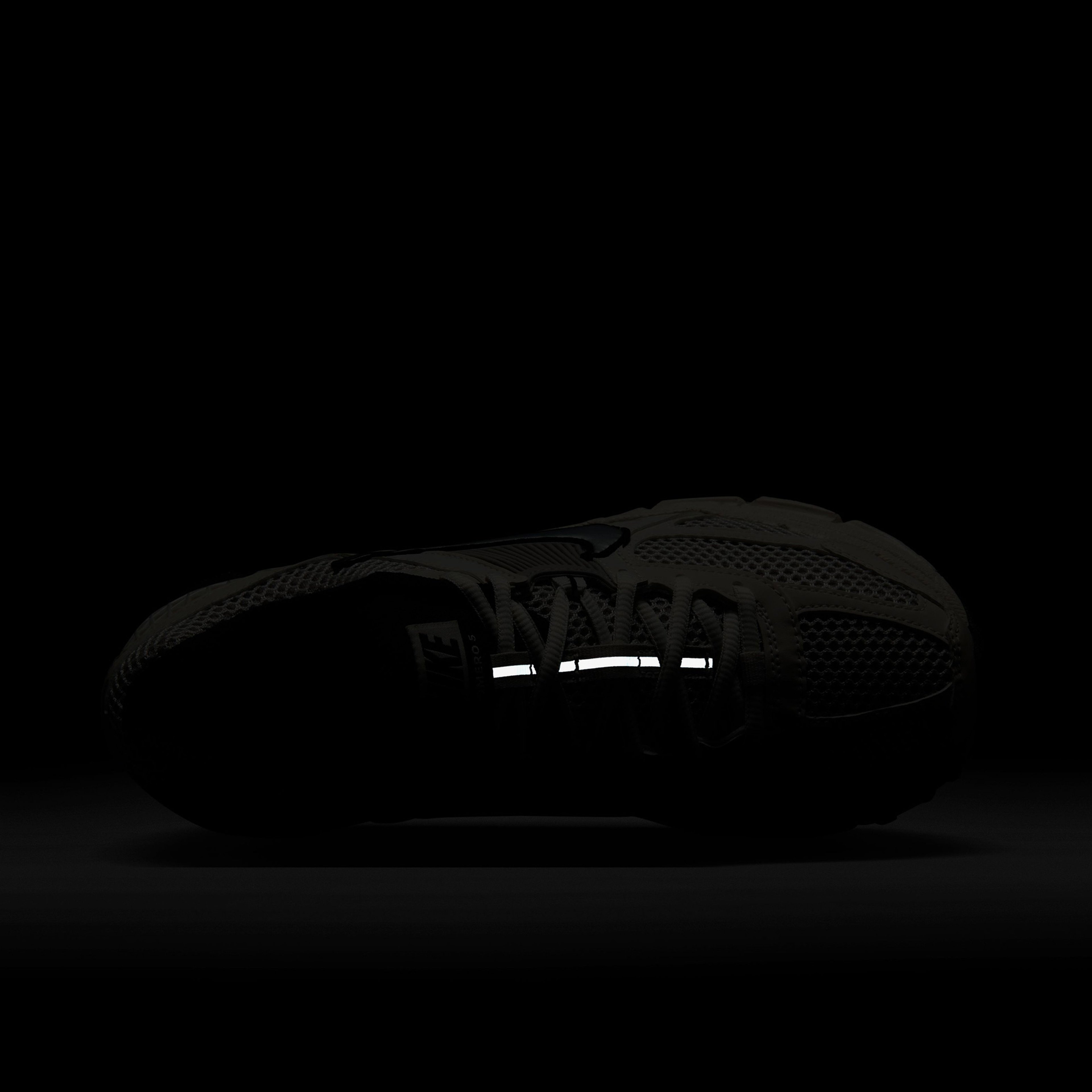 Nike Zoom Vomero 5 Kadın Beyaz Sneaker