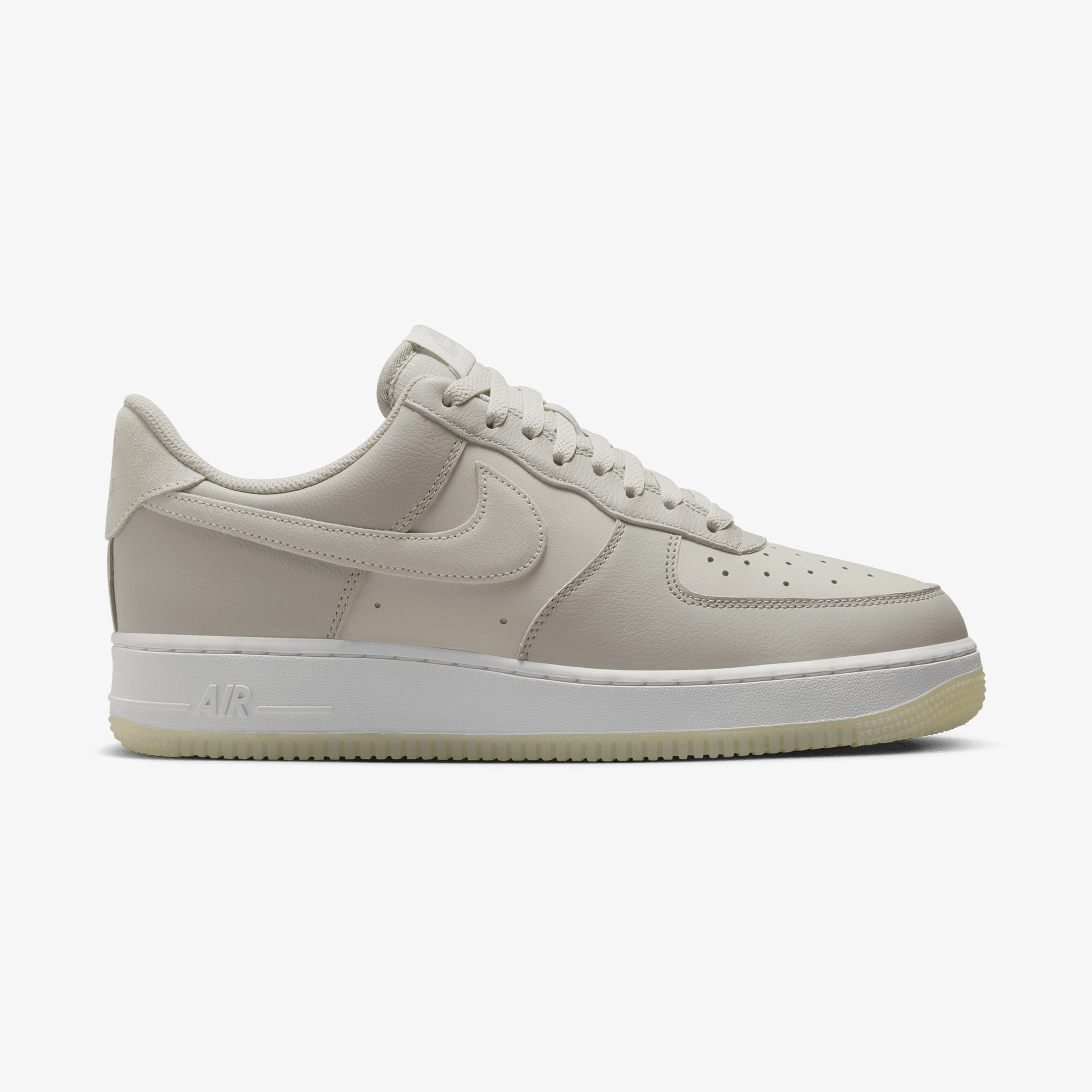 Nike Air Force 1 07 LV8 Erkek Krem Sneaker