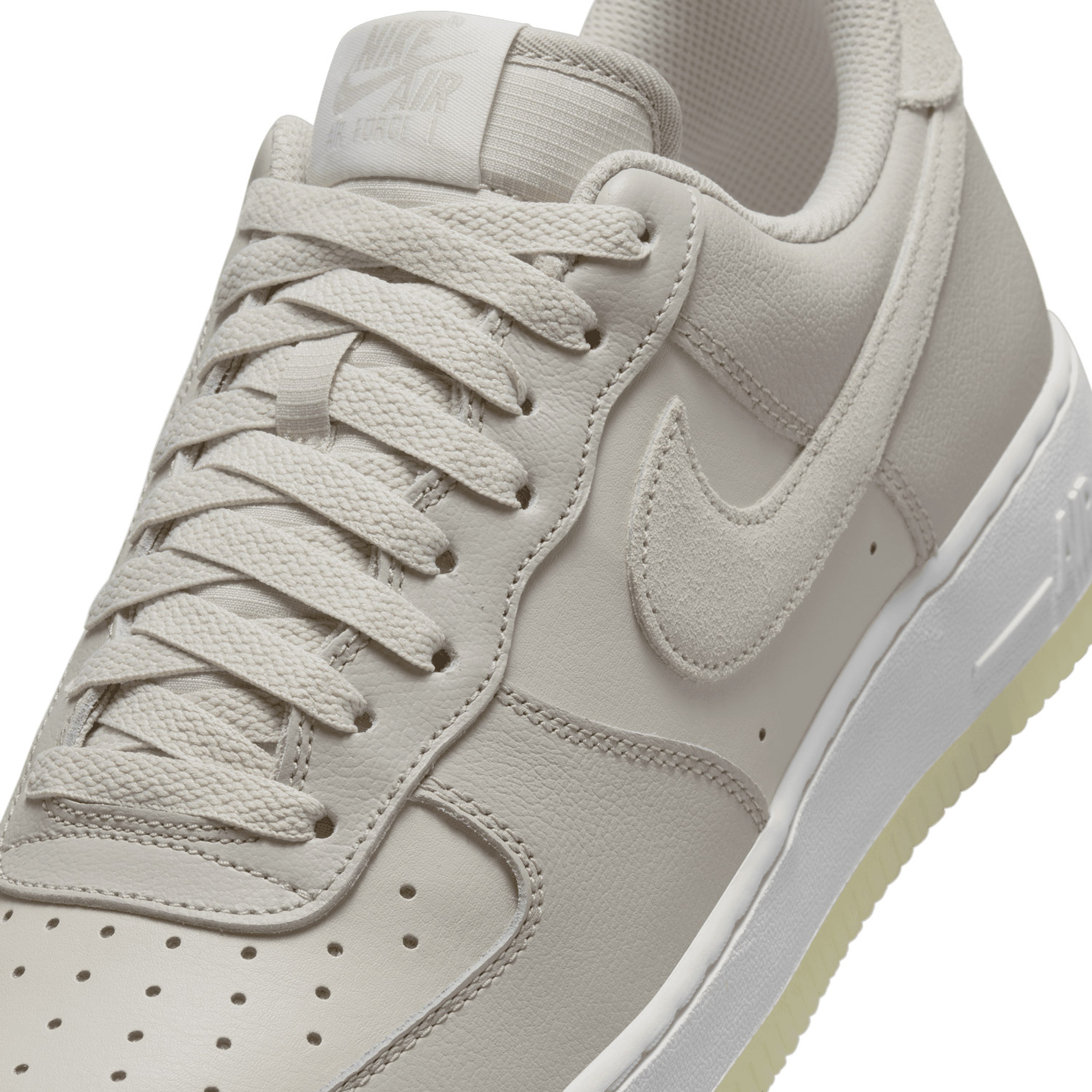 Nike Air Force 1 07 LV8 Erkek Krem Sneaker