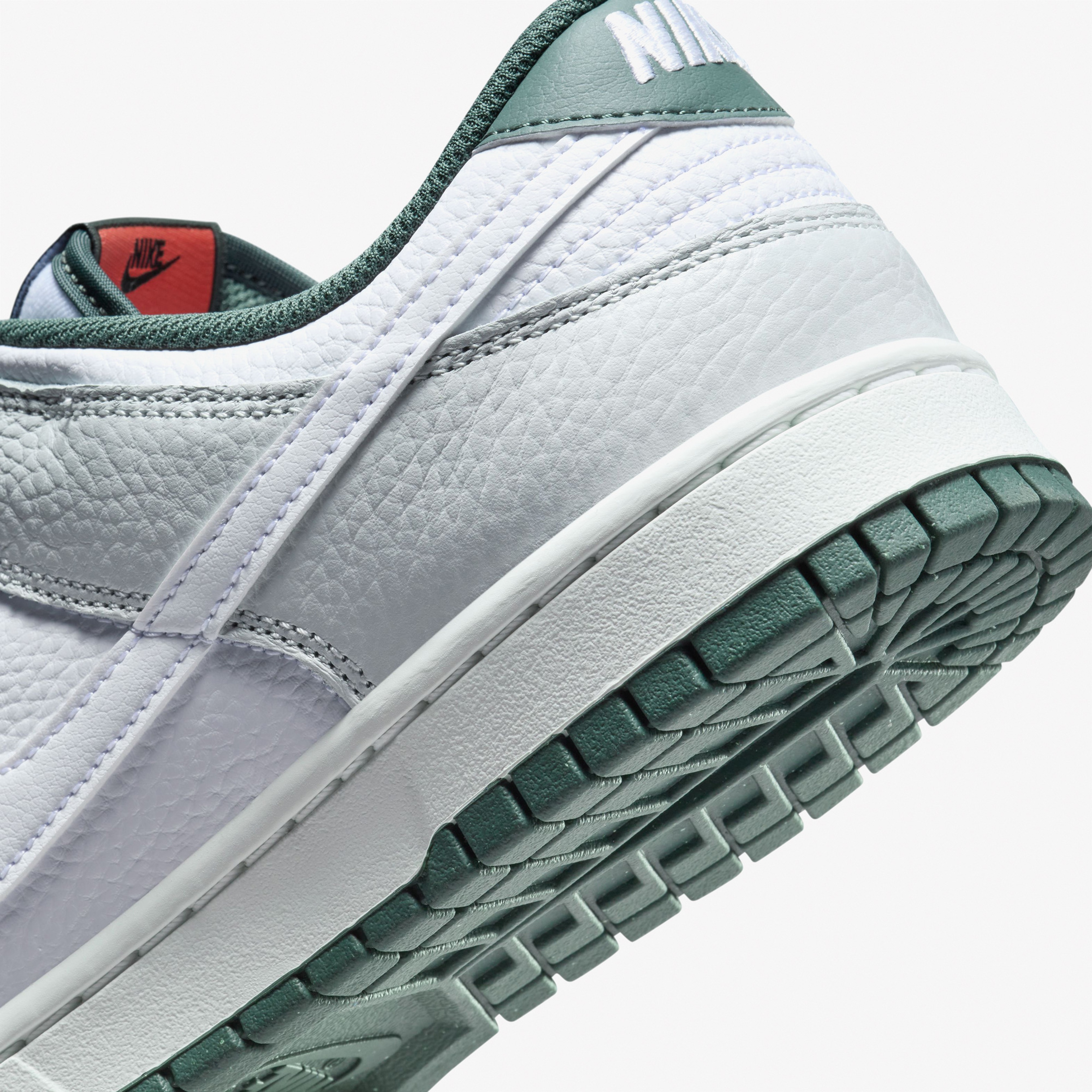 Nike Dunk Low Retro SE Erkek Beyaz Sneaker