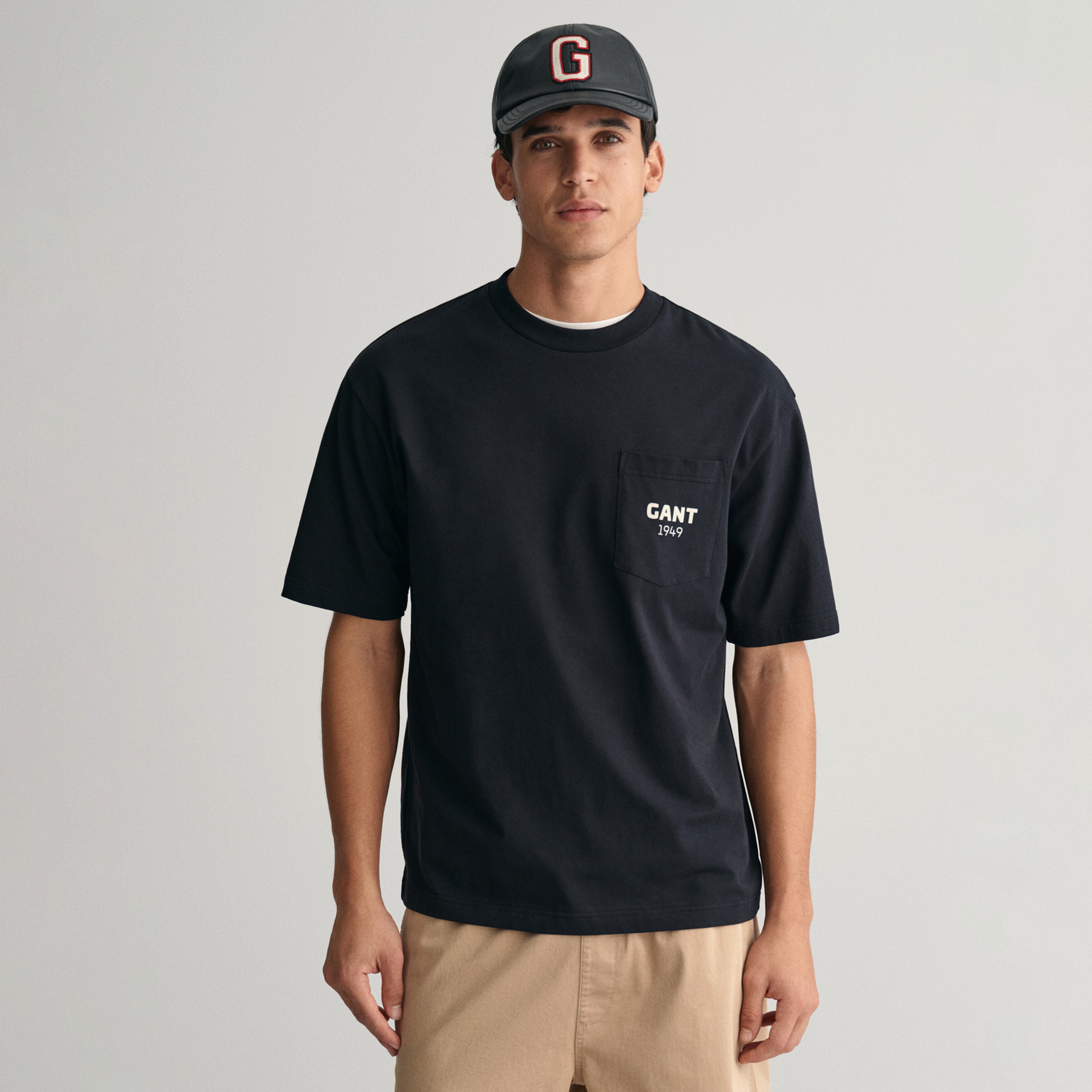 GANT Erkek Siyah Relaxed Fit Bisiklet Yaka Logolu T-shirt