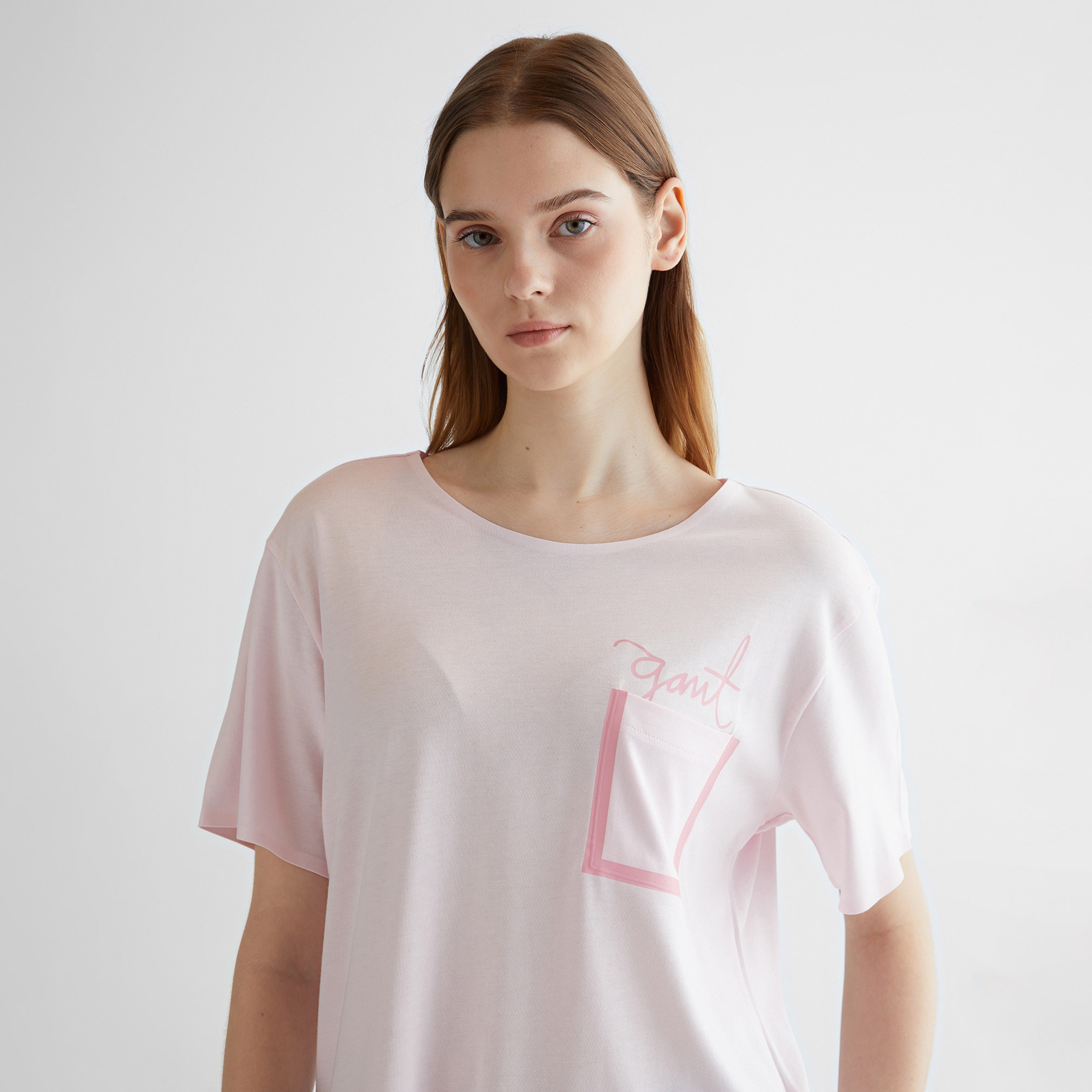 GANT Kadın Pembe Oversize Fit Bisiklet Yaka Logolu T-shirt