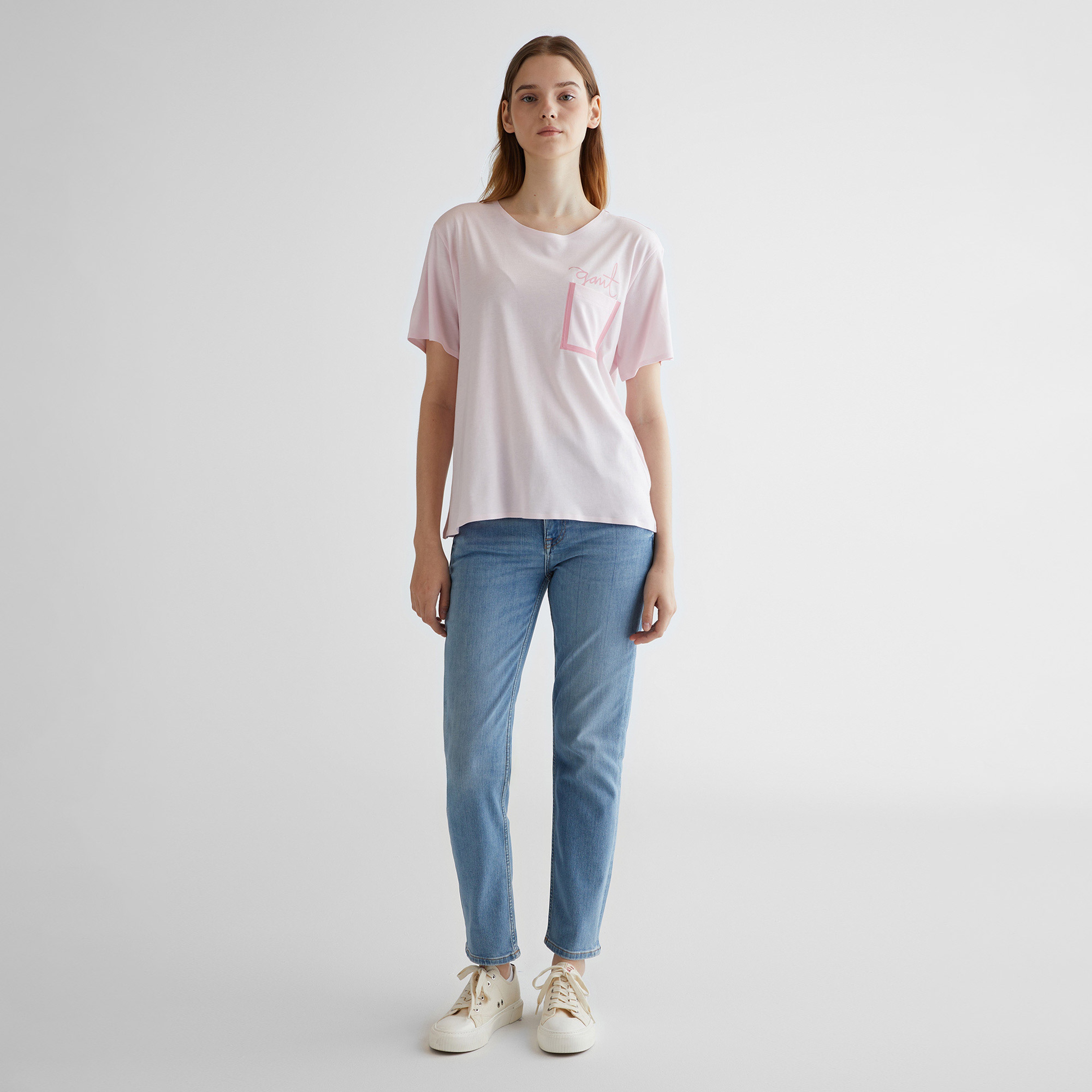 GANT Kadın Pembe Oversize Fit Bisiklet Yaka Logolu T-shirt