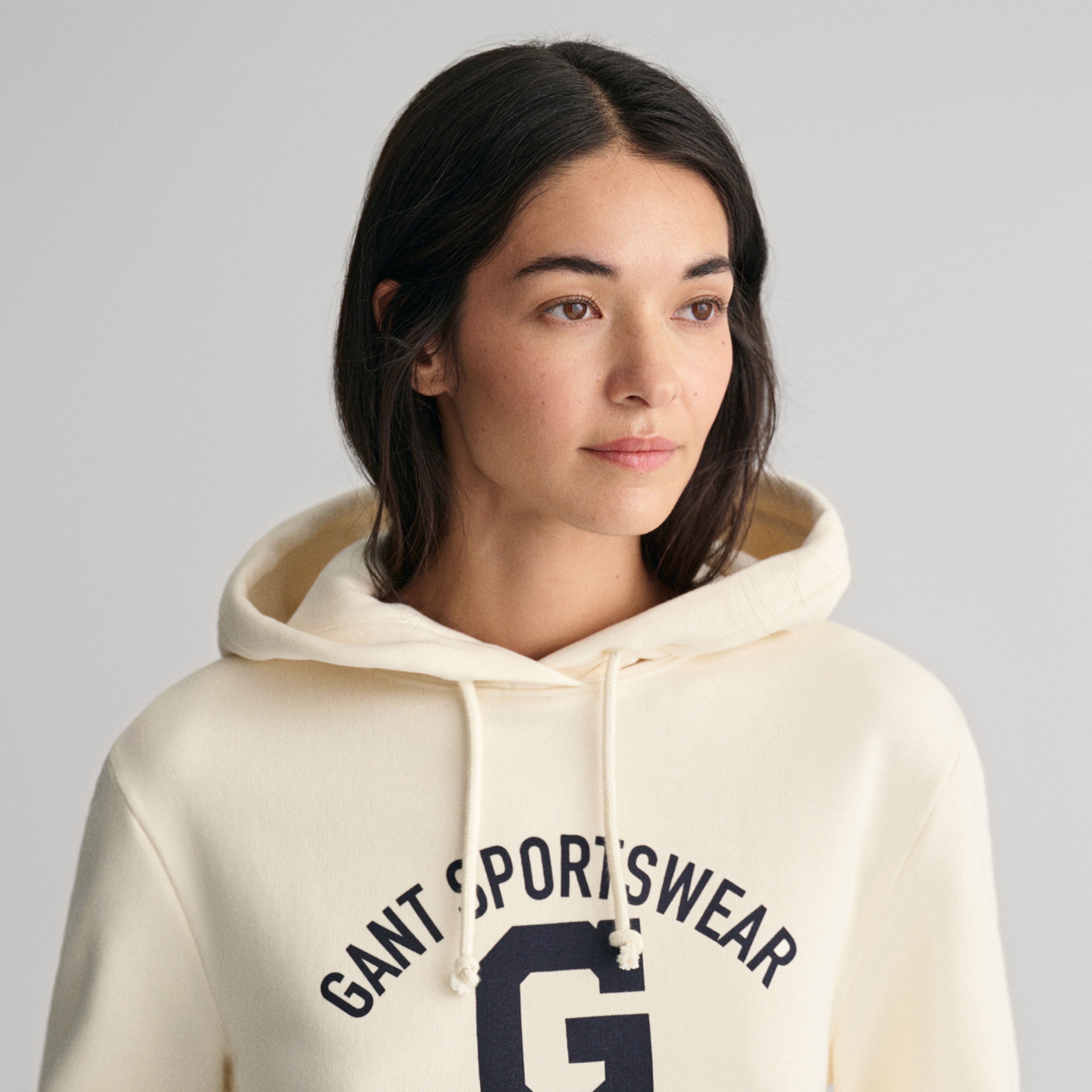 GANT Kadın Krem Relaxed Fit Kapüşonlu Logolu Sweatshirt